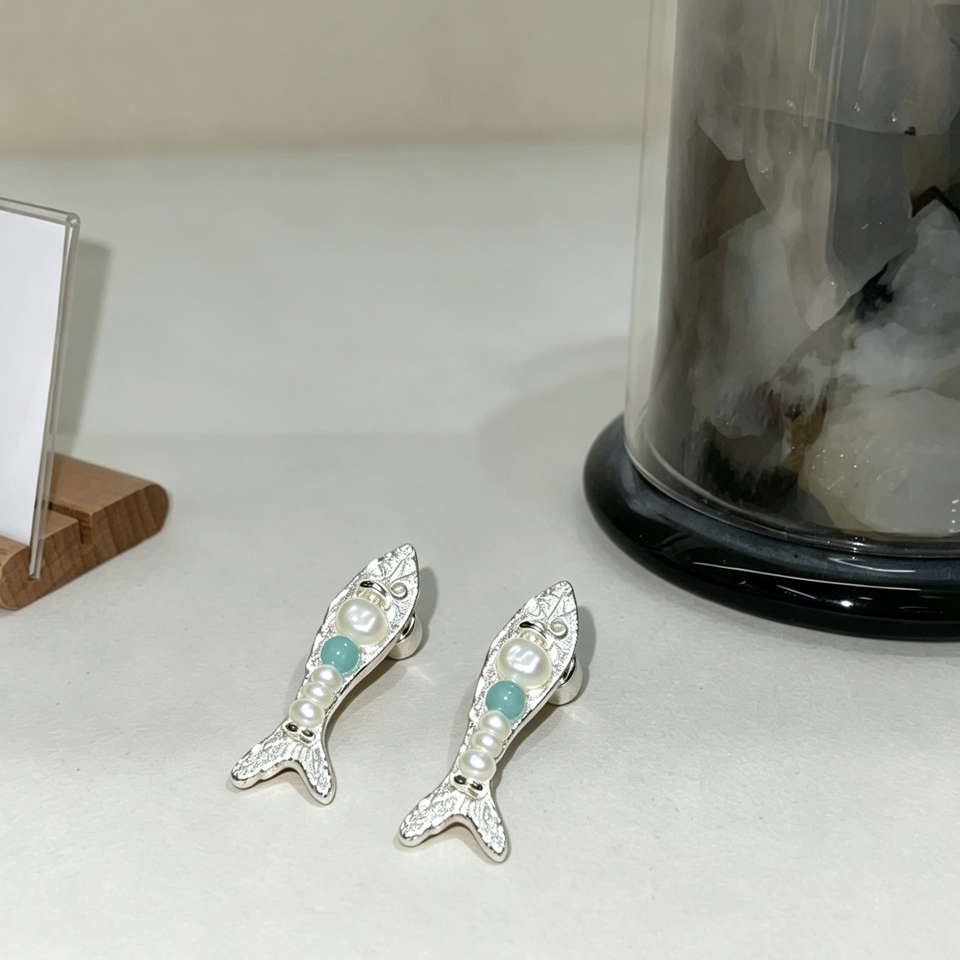 New Chinese-style small fish earrings, silver jewelry with stone inlay, fish tail earrings, fresh and long Chinese style earrings, ladies' versatile earrings in stock Application Scenario