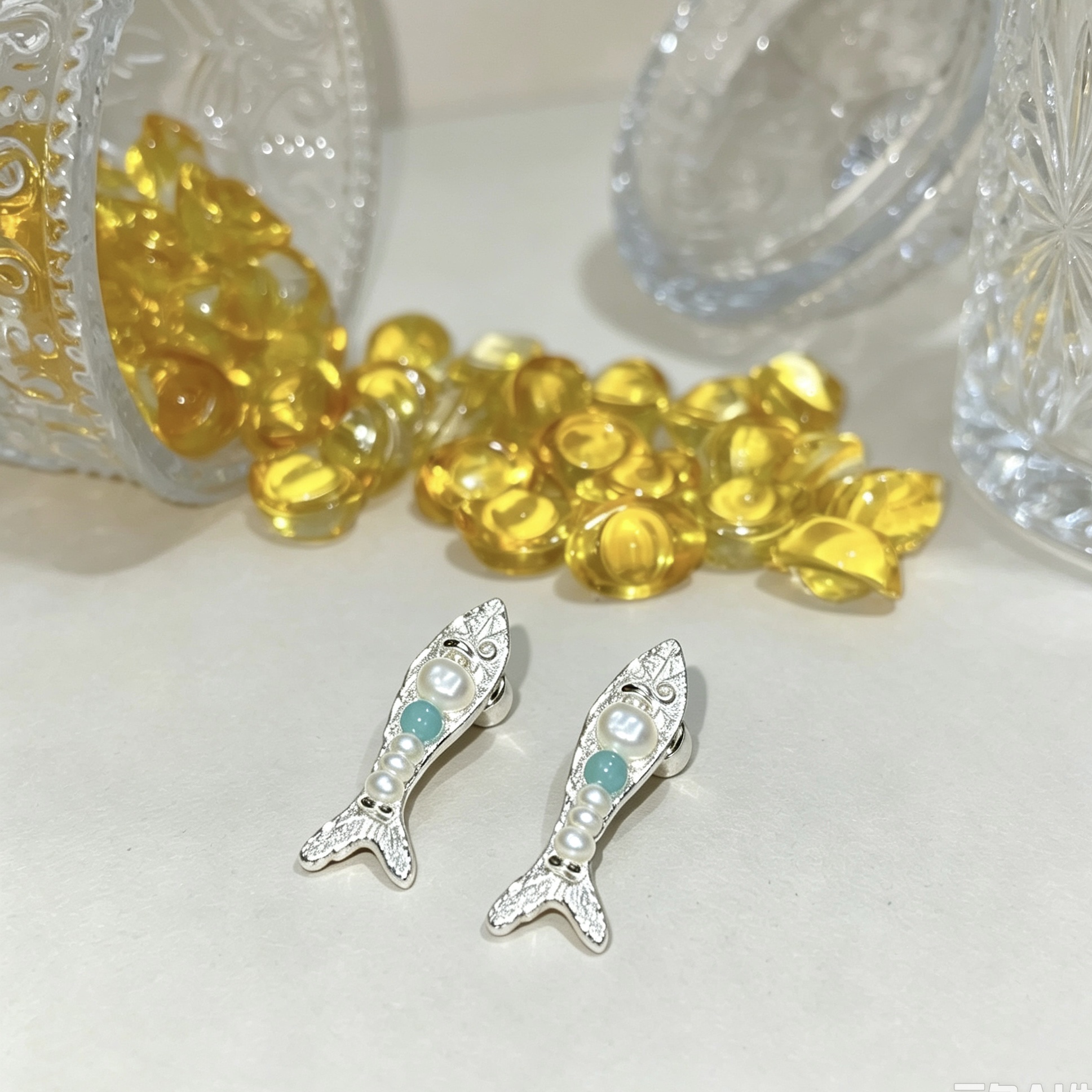 New Chinese-style small fish earrings, silver jewelry with stone inlay, fish tail earrings, fresh and long Chinese style earrings, ladies' versatile earrings in stock details Picture