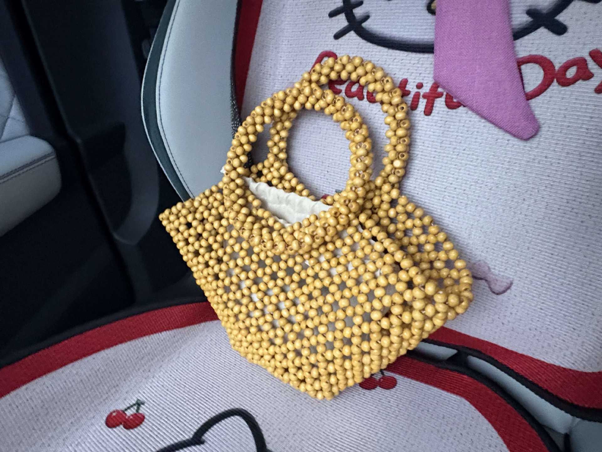 Hand-woven wooden bead handbag, women's hollowed-out beaded bag, fashionable casual vacation beach bag, niche design bag detail image 5