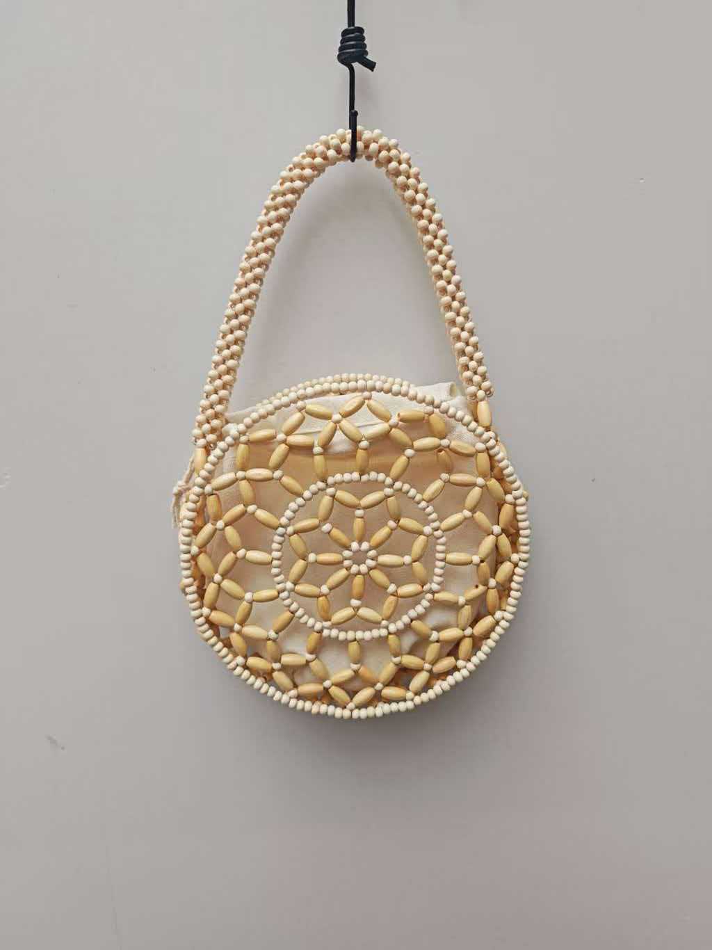 Hand-woven round wooden bead bag, women's seaside vacation handbag, retro beaded bag, hand-beaded wooden bead bag full image