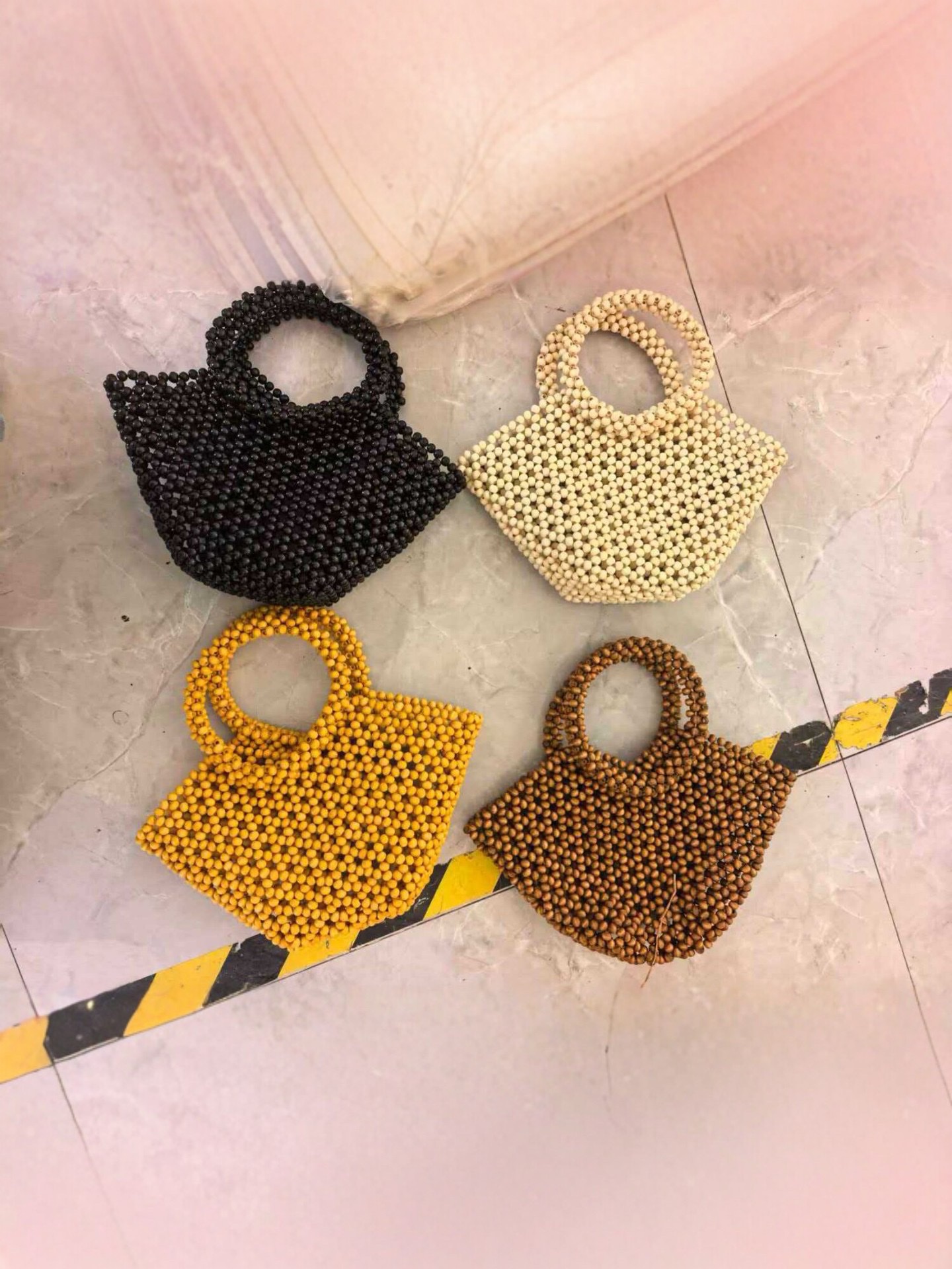 Hand-woven wooden bead handbag, women's hollowed-out beaded bag, fashionable casual vacation beach bag, niche design bag detail image 2