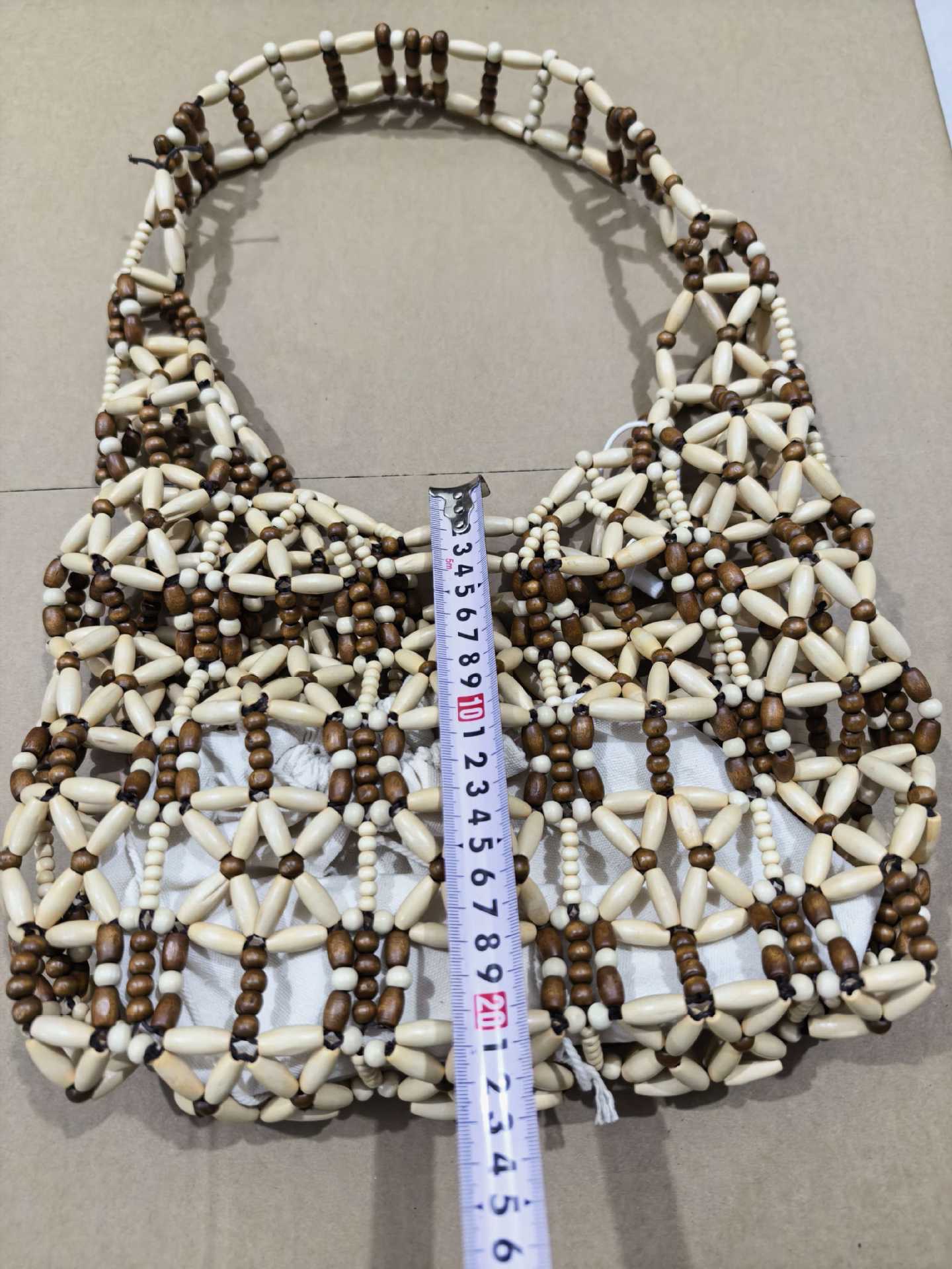 A new style of casual and versatile wooden beaded bag with a color-blocking and hollowed-out woven vacation beach bag and handcrafted beaded bag detail image 4