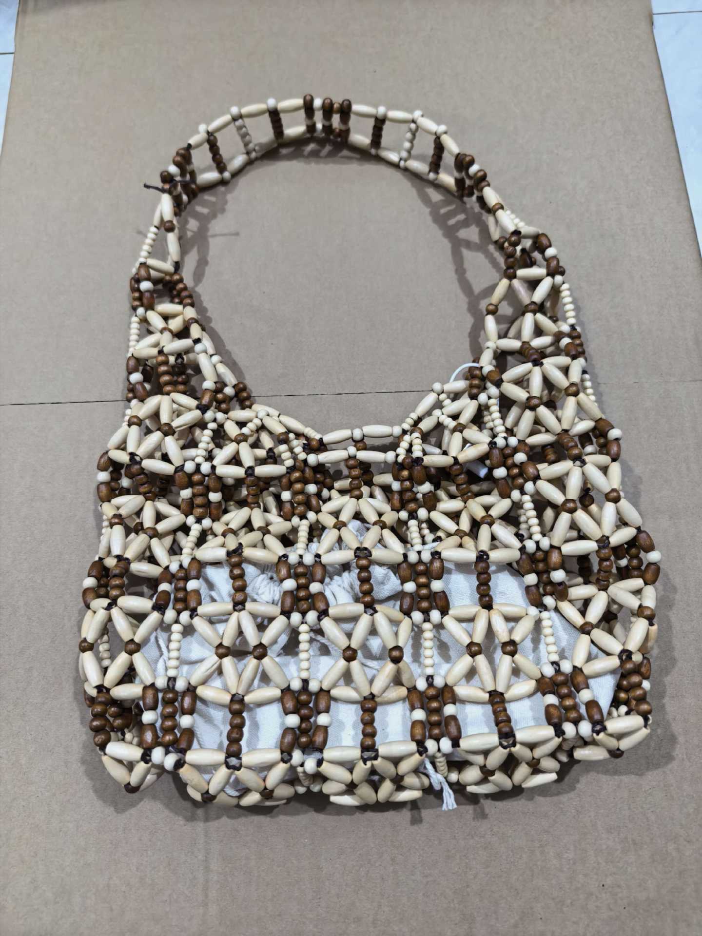 A new style of casual and versatile wooden beaded bag with a color-blocking and hollowed-out woven vacation beach bag and handcrafted beaded bag detail image 5