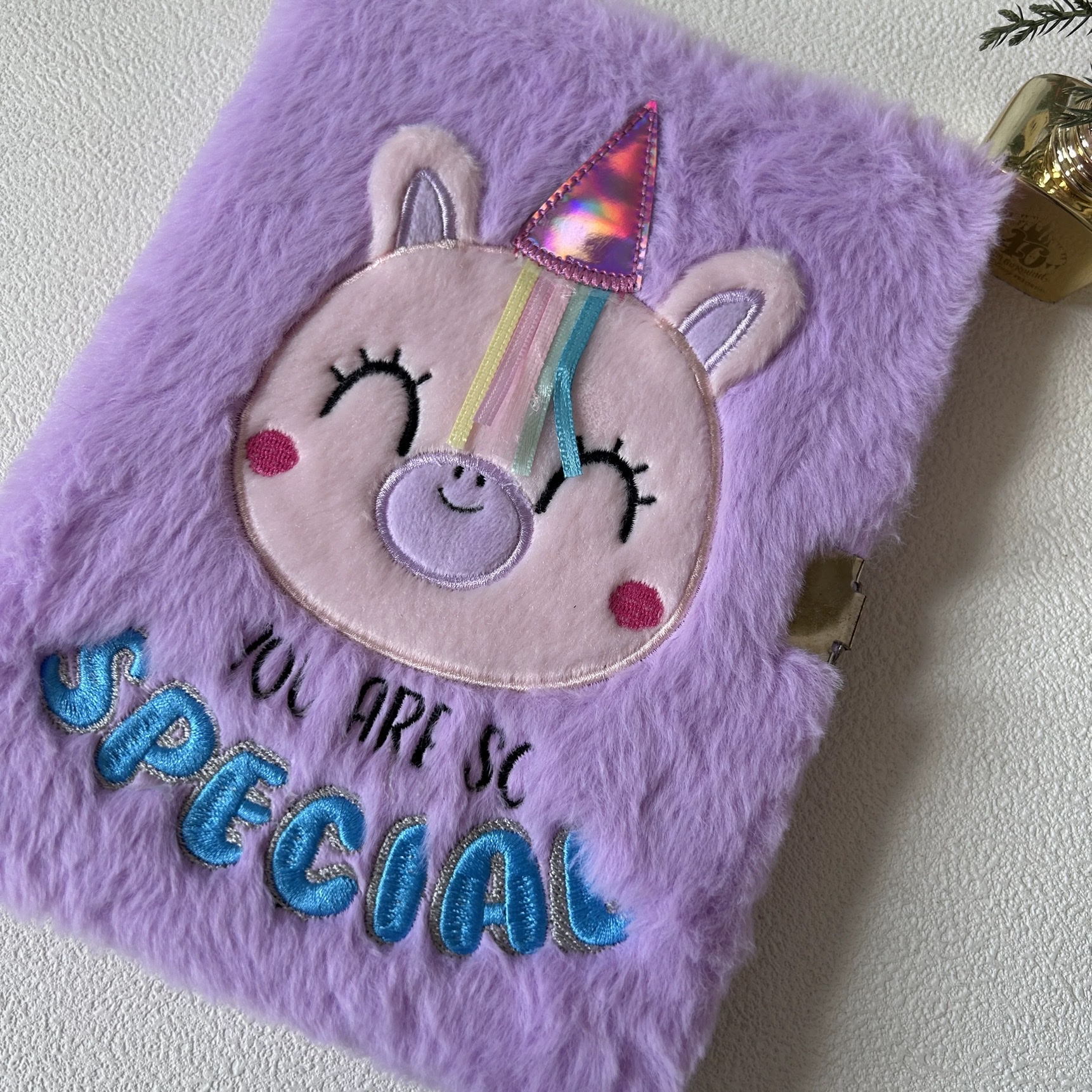 Cuaderno a5 púrpura de peluche unicornio cuaderno diario cuaderno para estudiantes cuaderno horizontal cuaderno manual con cerradura pic 2