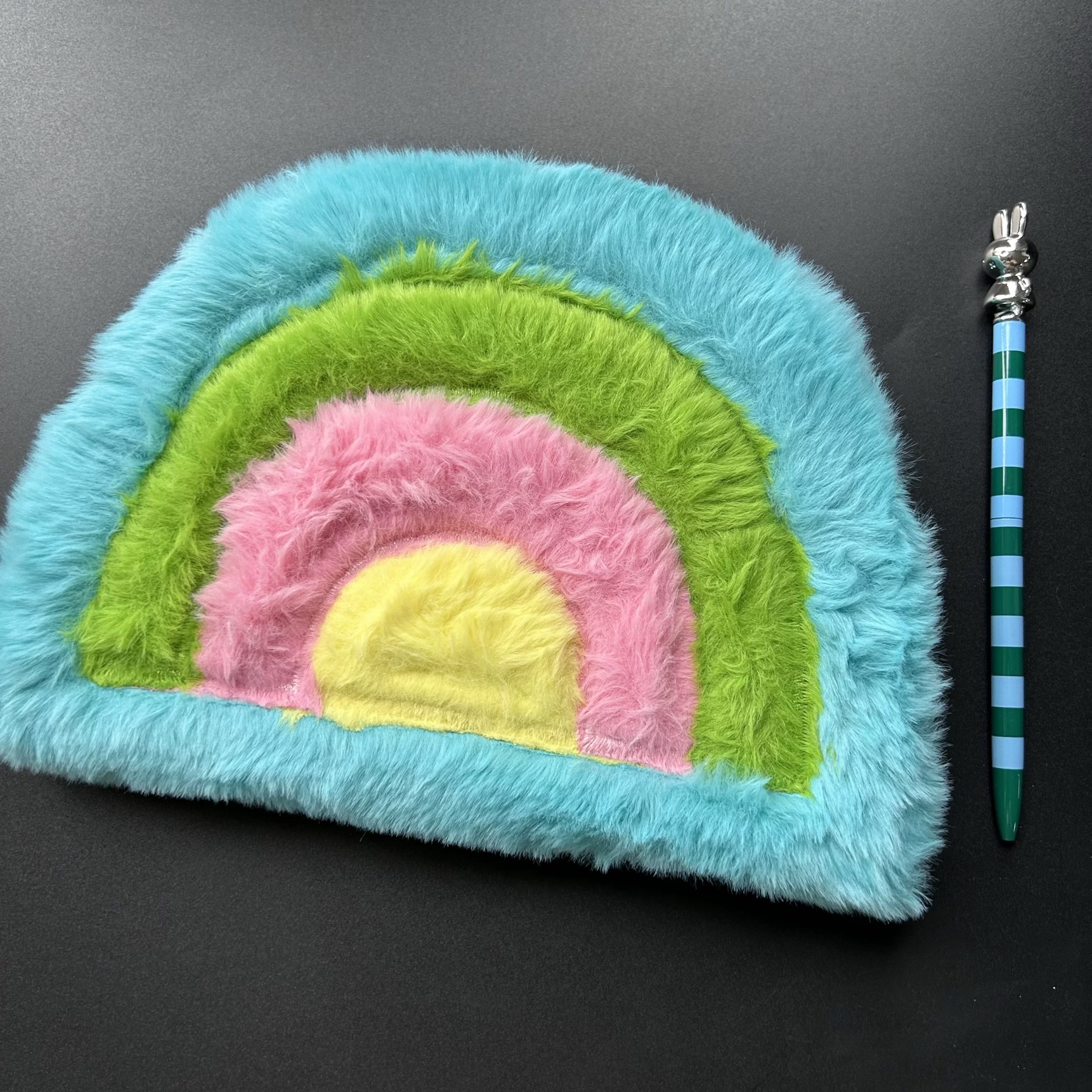 Customized semi-circular and fan-shaped plush books, cartoon and irregular-shaped plush books for export to Russia full image