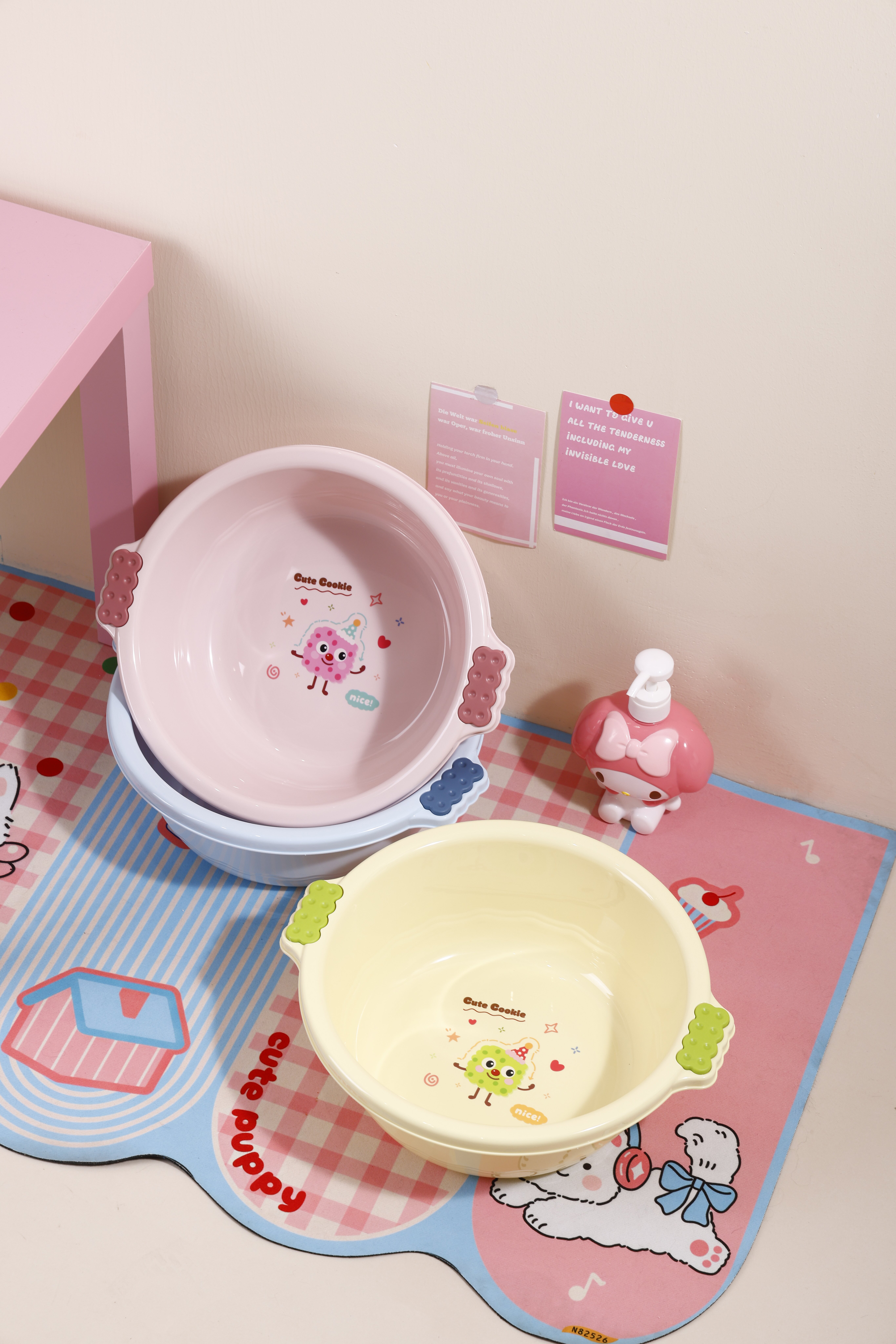 F56-7080 Colorful cookie basin, thickened cartoon washbasin, large household vegetable washing plastic washbasin, student dormitory laundry foot basin, baby basin Application Scenario