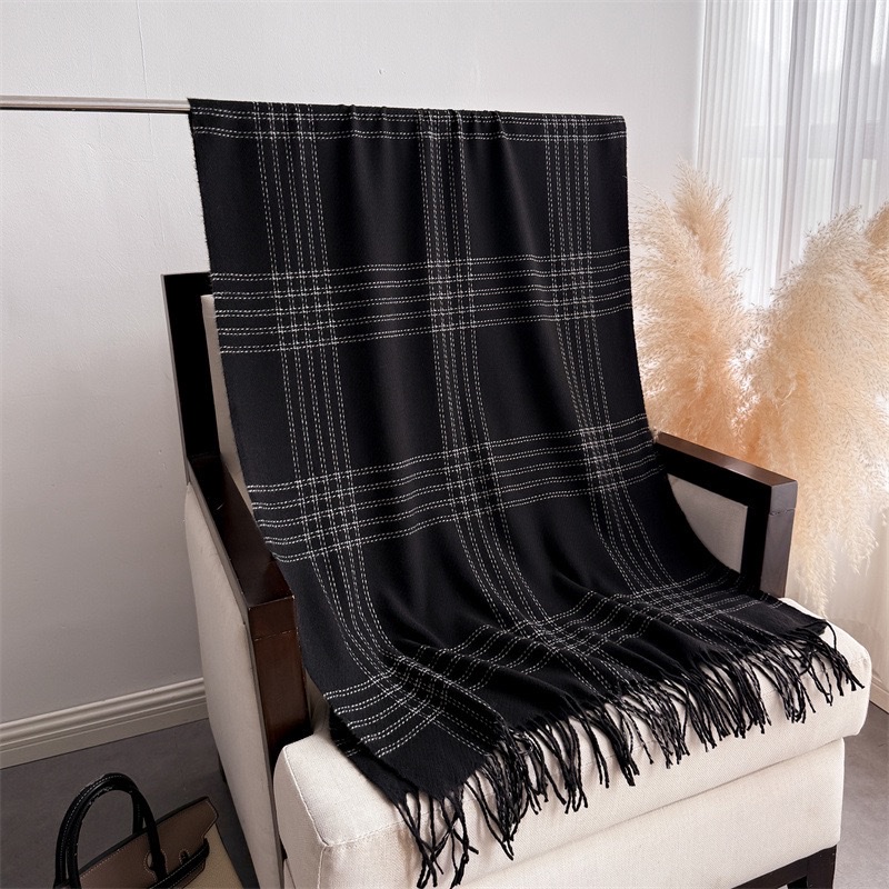 A faux cashmere scarf is a comfortable shawl and scarf for women to keep warm in autumn and winter detail image 14