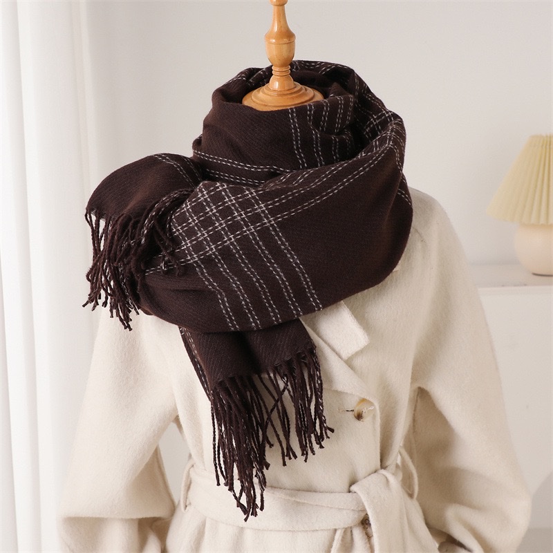 A faux cashmere scarf is a comfortable shawl and scarf for women to keep warm in autumn and winter Item Picture