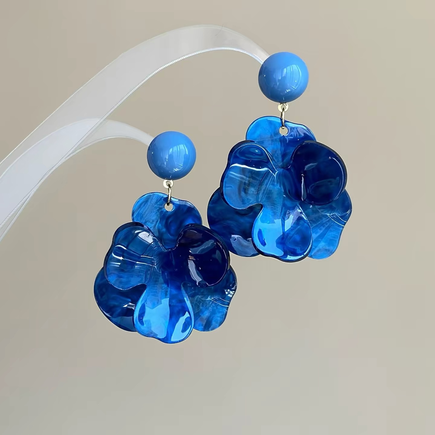 Klein Blue Earrings, vacation-style stud earrings, flower-exaggerated ear clips, women's 2026 new bestseller, extremely beautiful earrings detail image 3