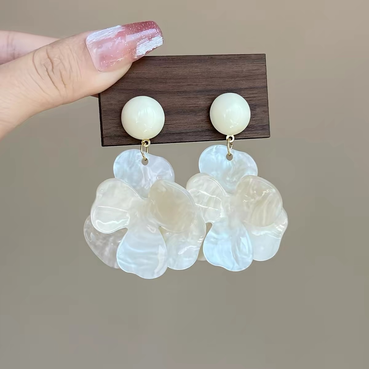 Klein Blue Earrings, vacation-style stud earrings, flower-exaggerated ear clips, women's 2026 new bestseller, extremely beautiful earrings Item Picture