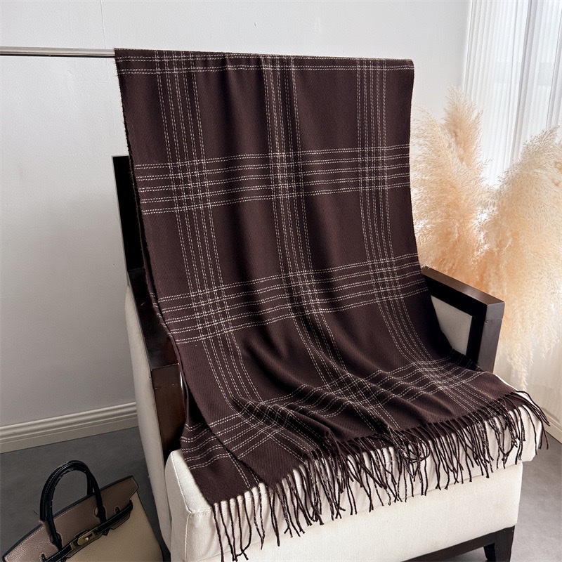 A faux cashmere scarf is a comfortable shawl and scarf for women to keep warm in autumn and winter detail image 15