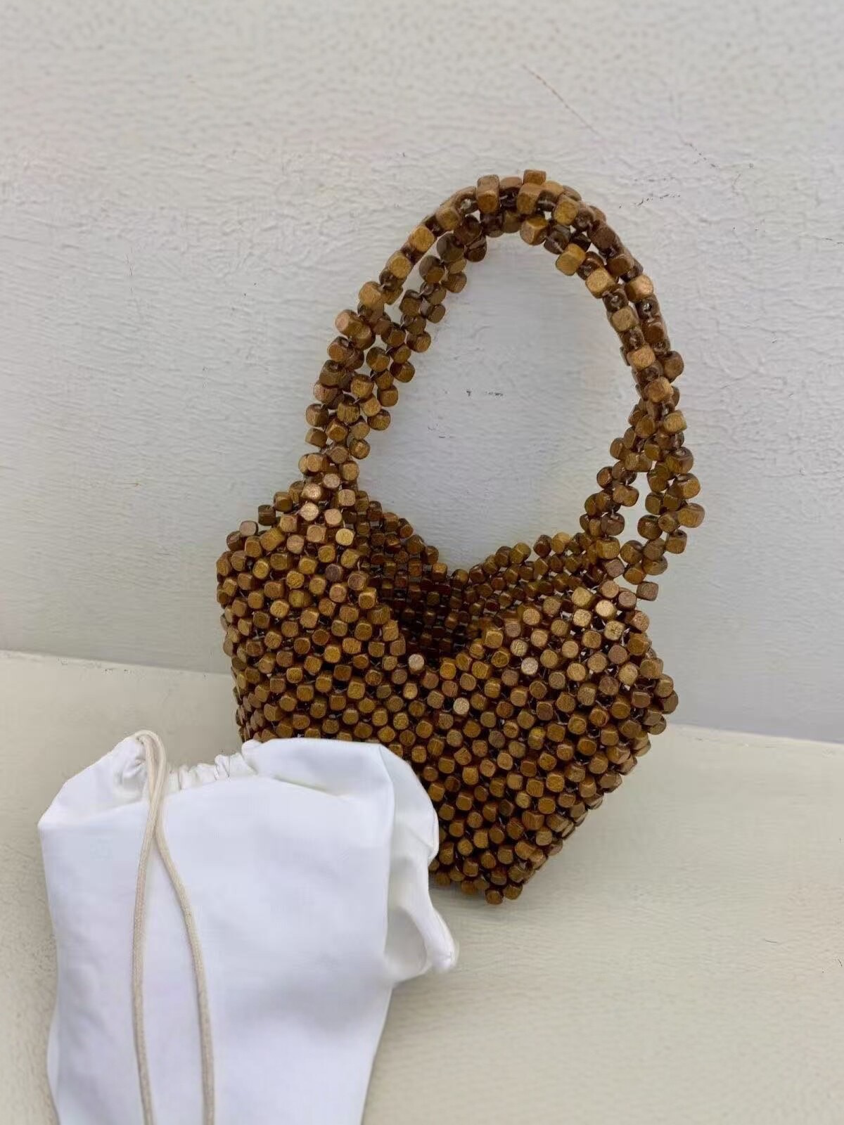 The 2026 new fashion, versatile and niche hand-woven shoulder bag for women, a casual hollowed-out tote bag for women, is a stylish crossbody bag for women details Picture