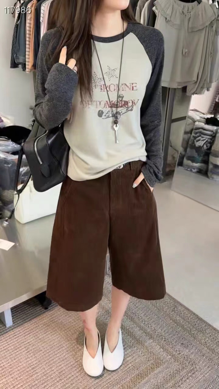 Mulberry silk long-sleeved sexy women's T-shirt, a fashionable, versatile, comfortable and casual women's top. Long-sleeved sexy Item Picture