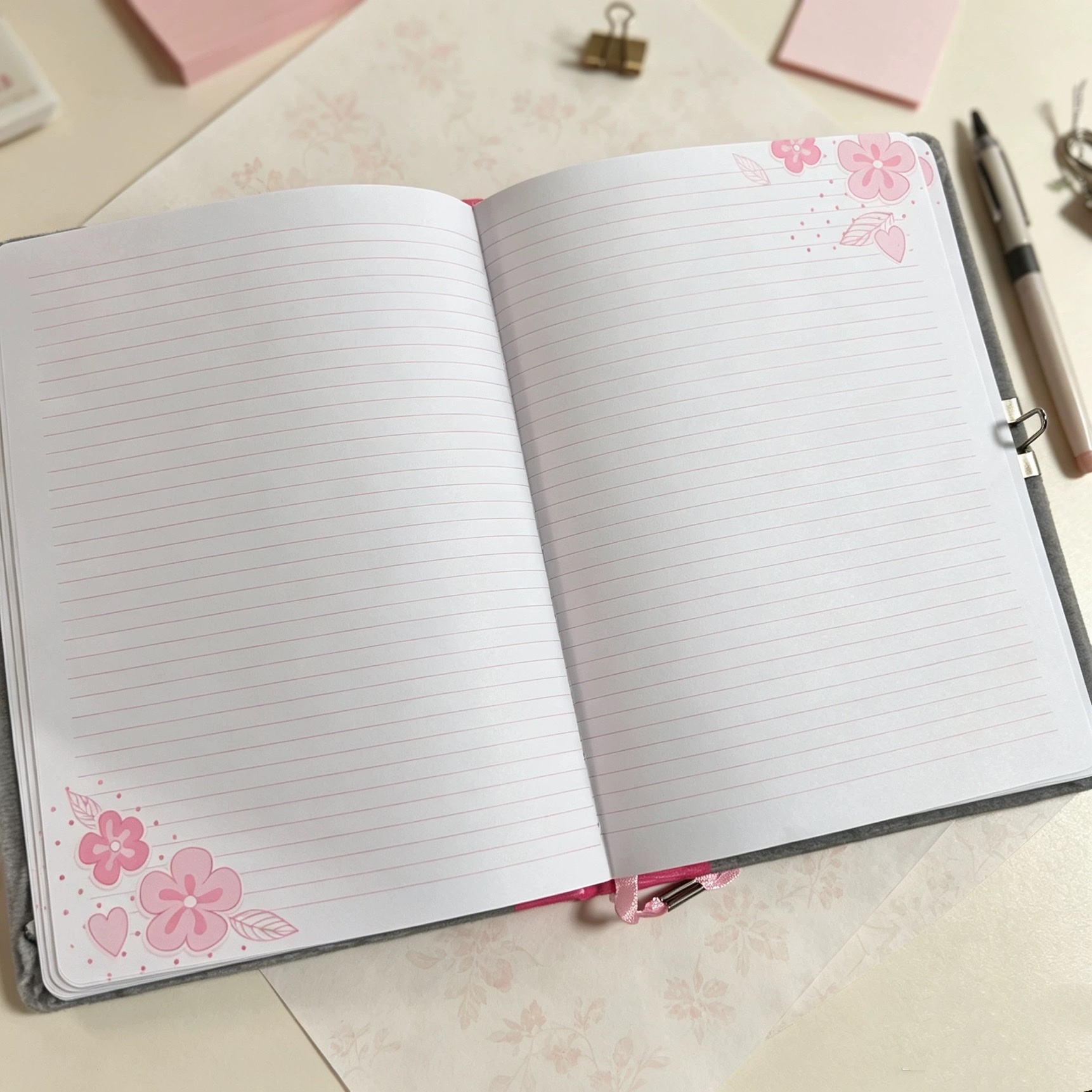 This 5mm line spacing notebook made of fabric for foreign trade with locks and horizontal lines is a cute cartoon diary and notepad for students Item Picture