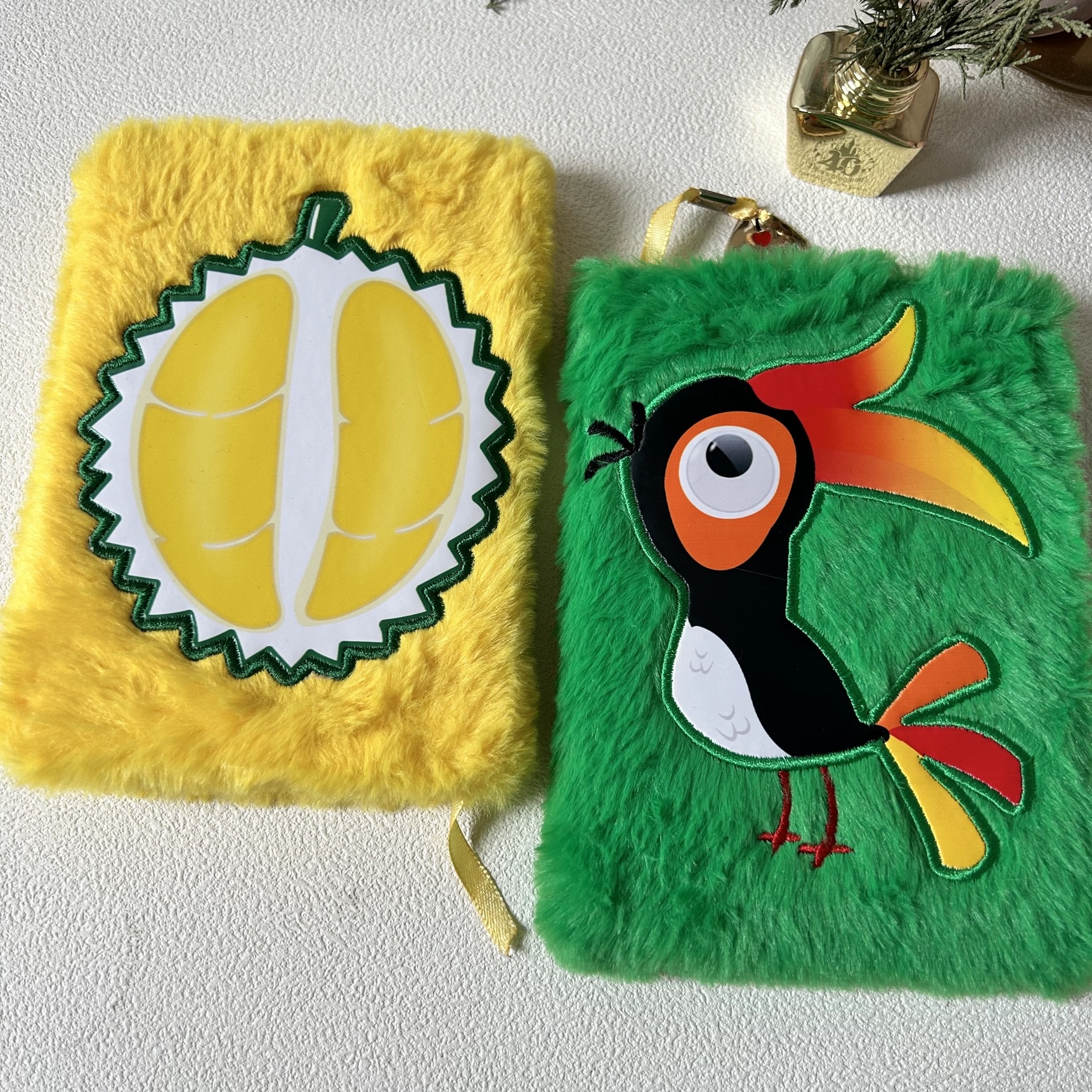 Customized cartoon animal series plush books for export to Mexico and Spain. Plush book customized animal series