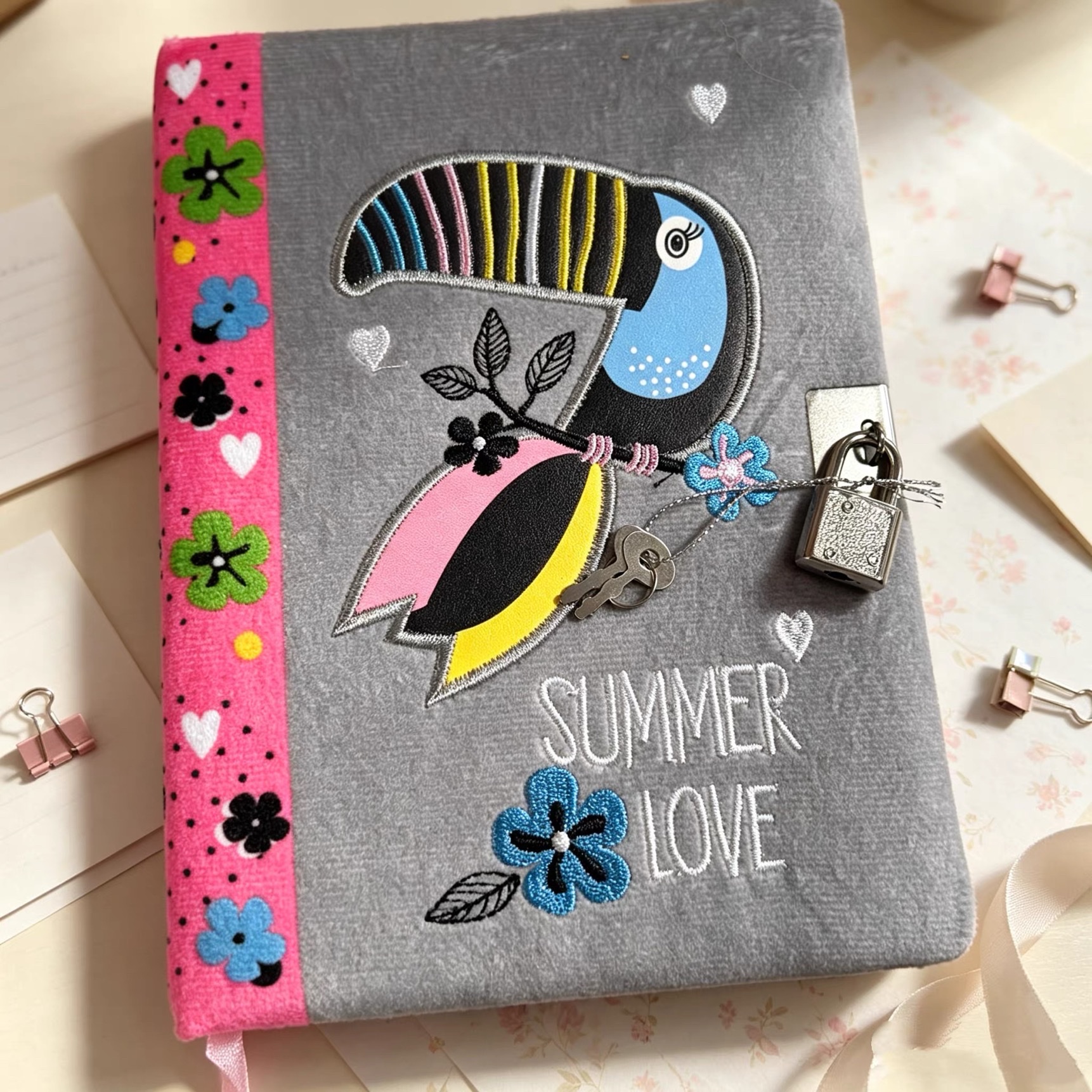 This 5mm line spacing notebook made of fabric for foreign trade with locks and horizontal lines is a cute cartoon diary and notepad for students