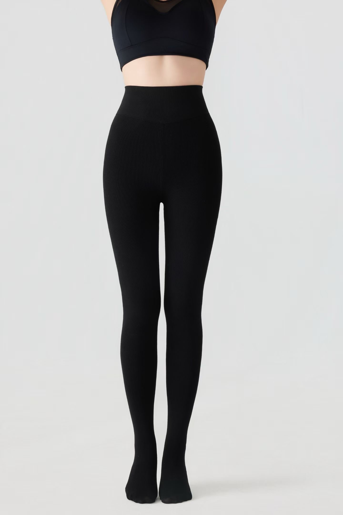 For the autumn and winter season, wear striped pantyhose with a slightly pressed fleece layer for warmth. Also, wear grey fleece thick high-waisted leggings detail image 3