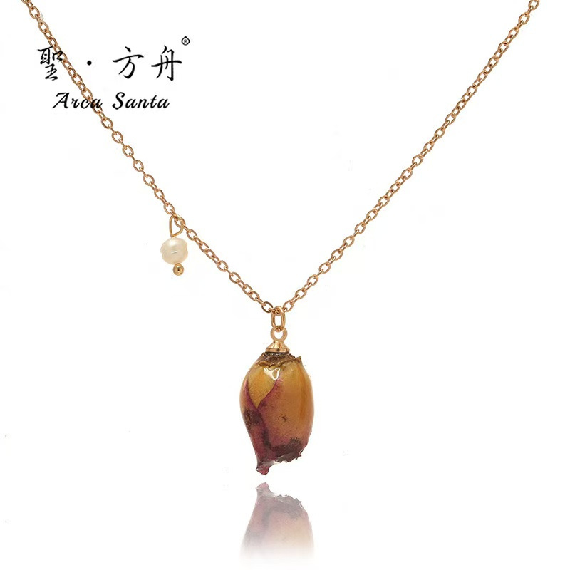 Wholesale and retail source manufacturer of natural real flower necklaces with epoxy resin Application Scenario