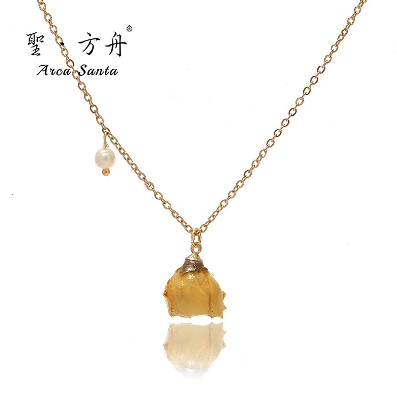 Wholesale and retail source manufacturer of natural real flower necklaces with epoxy resin Item Picture