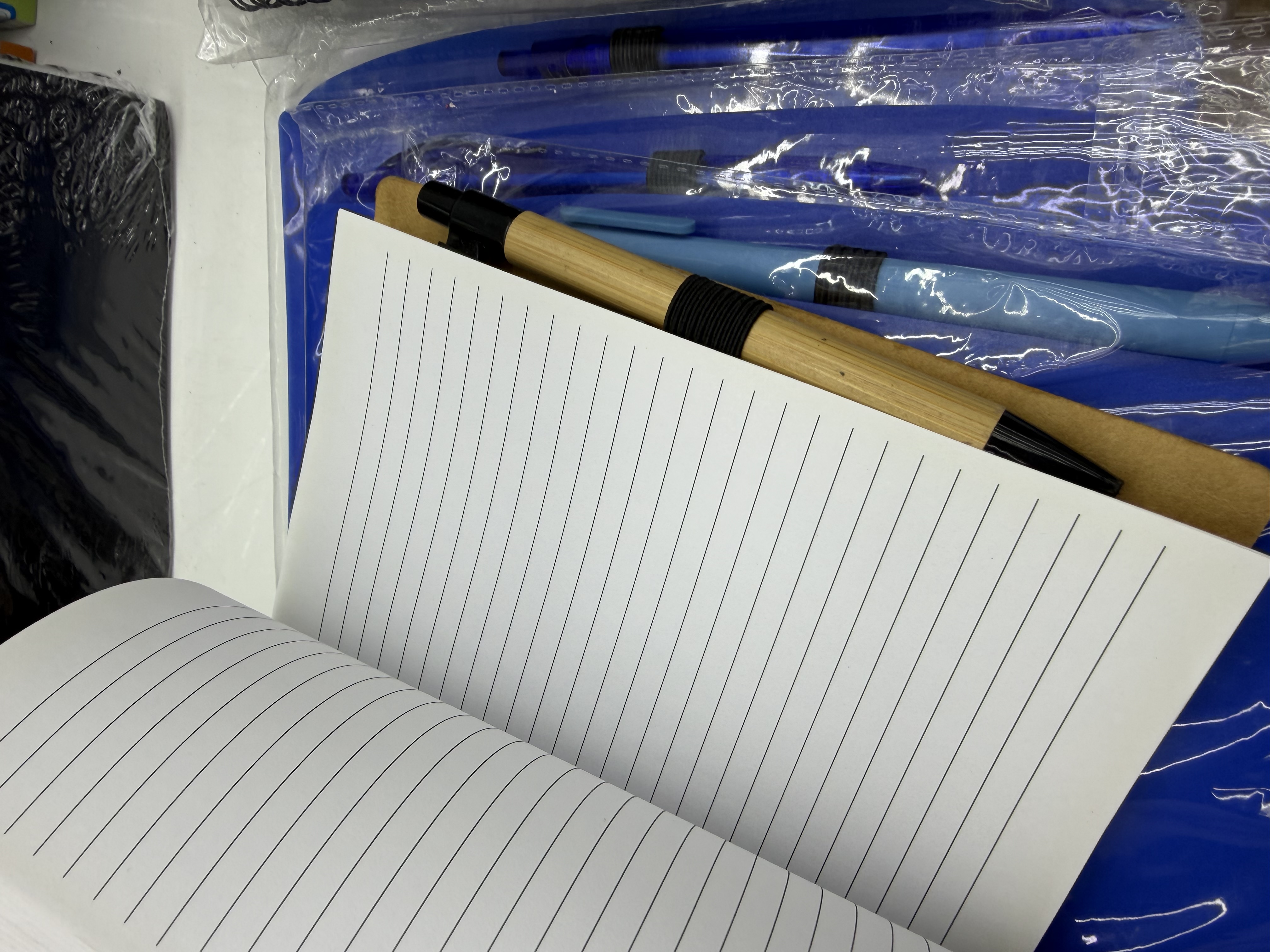 Wholesale and customization of kraft paper coil notebooks with pen coils, loose-leaf notebooks, and enterprise office notebooks Application Scenario