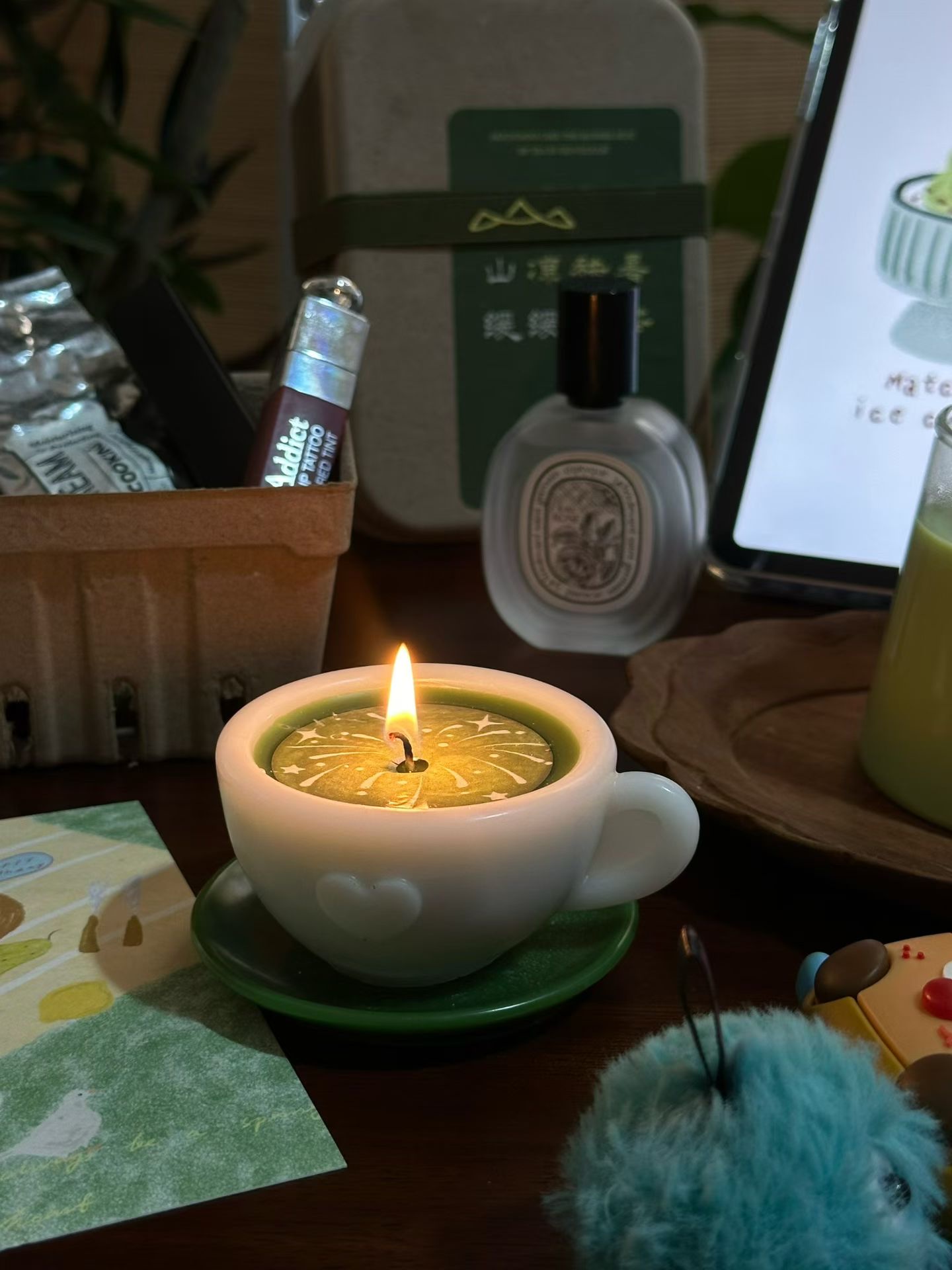Heart-shaped latte art coffee cup, scented candles, Cappuccino, velvet latte, coffee cup, candles, scented candles, photo and check-in decorations, ins ornaments details Picture