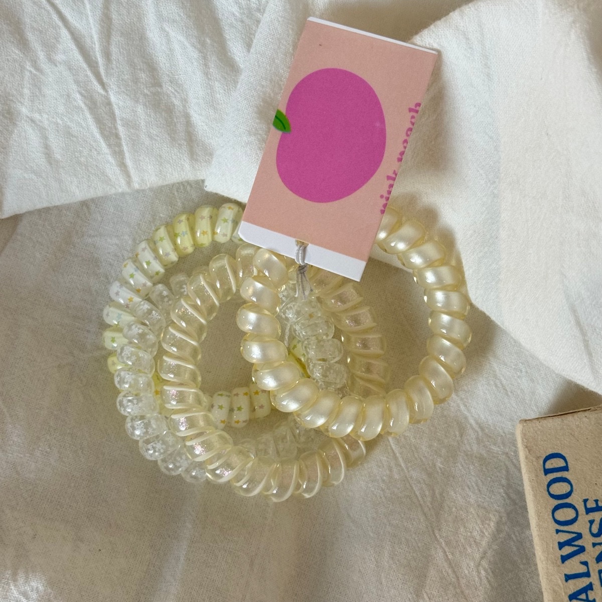Clear and transparent gradient glitter telephone line hair band, gentle macaron color series, no marks, no damage to hair, hair tie, elastic band for women Application Scenario