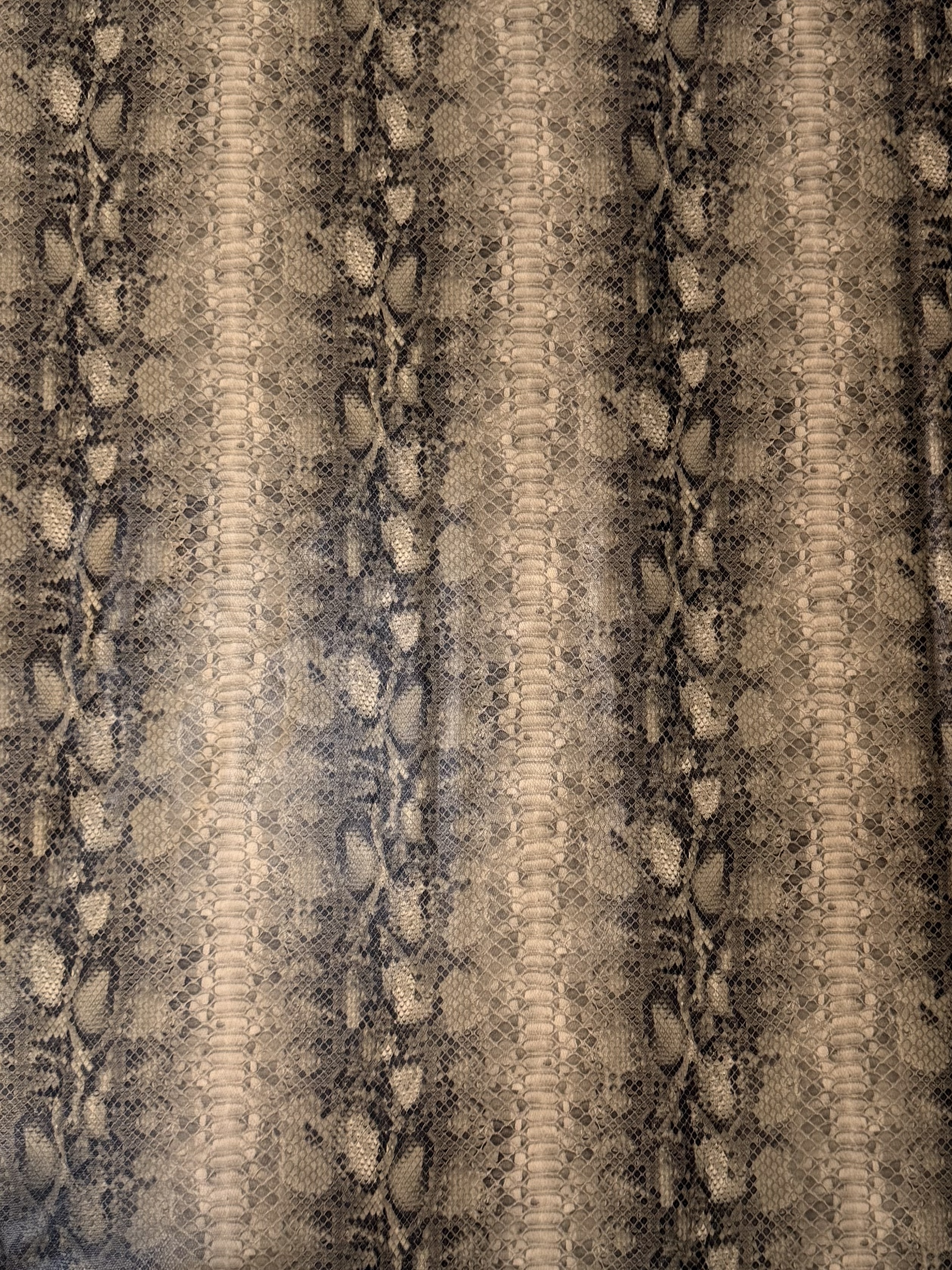 Multi-functional leather fabric, handcrafted material, wear-resistant and soft leather products, leather materials, leather goods, new snake pattern Specification image