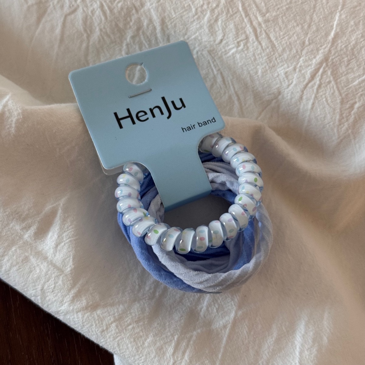 This set of hair band and headband is simple and versatile. The hair band and elastic rubber band headband accessory won't damage the hair band detail image 15