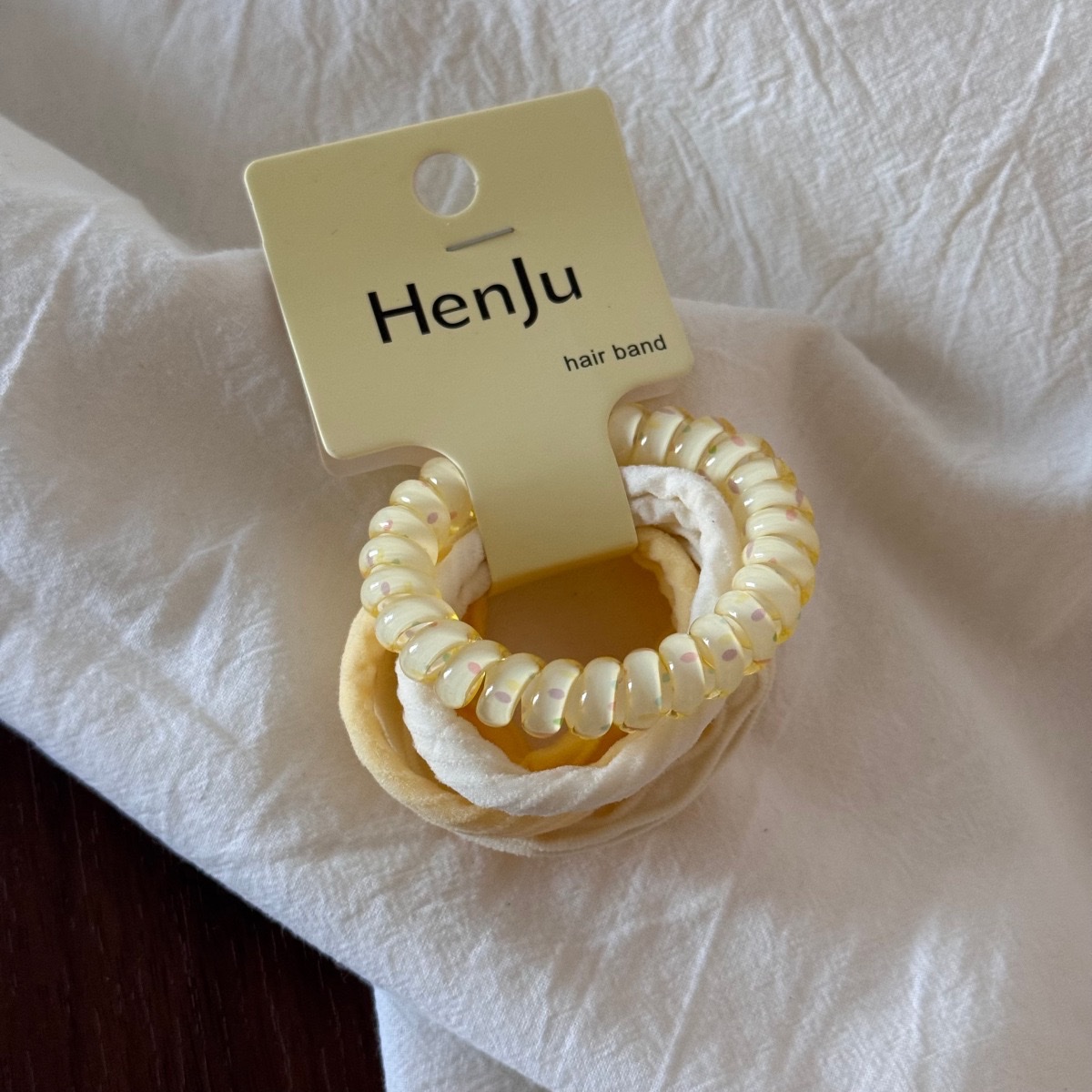 This set of hair band and headband is simple and versatile. The hair band and elastic rubber band headband accessory won't damage the hair band detail image 14