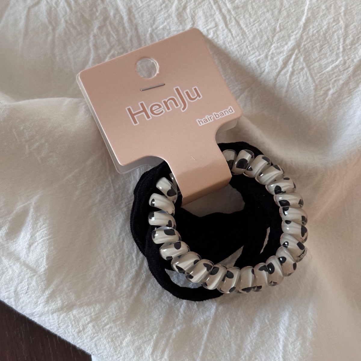 This set of hair band and headband is simple and versatile. The hair band and elastic rubber band headband accessory won't damage the hair band detail image 18