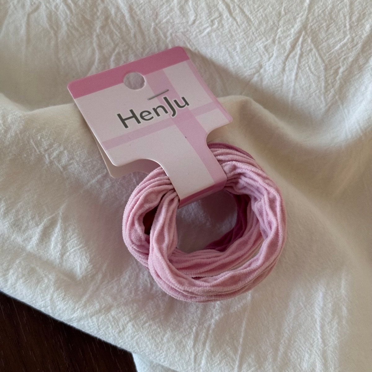 This set of hair band and headband is simple and versatile. The hair band and elastic rubber band headband accessory won't damage the hair band detail image 7