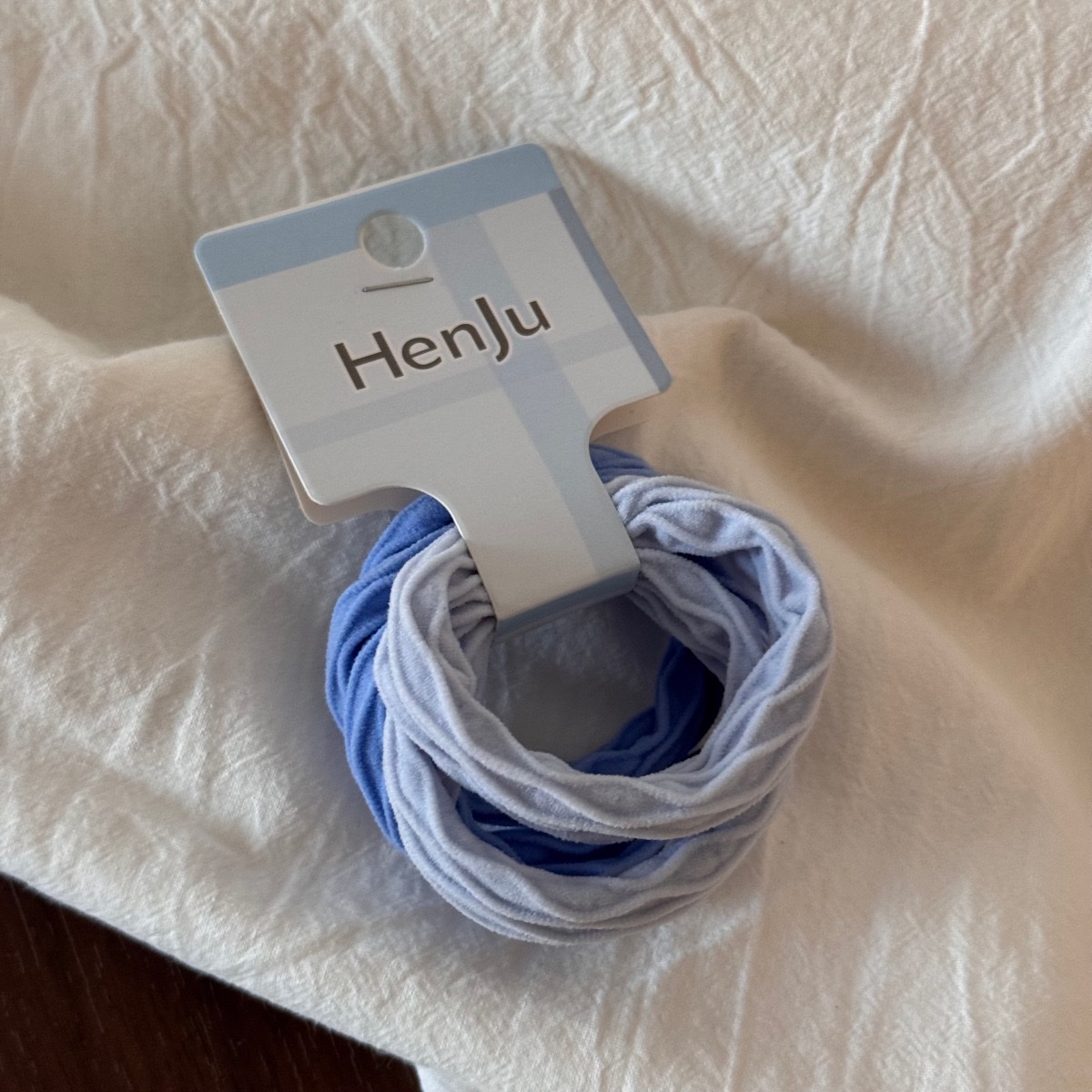This set of hair band and headband is simple and versatile. The hair band and elastic rubber band headband accessory won't damage the hair band detail image 5