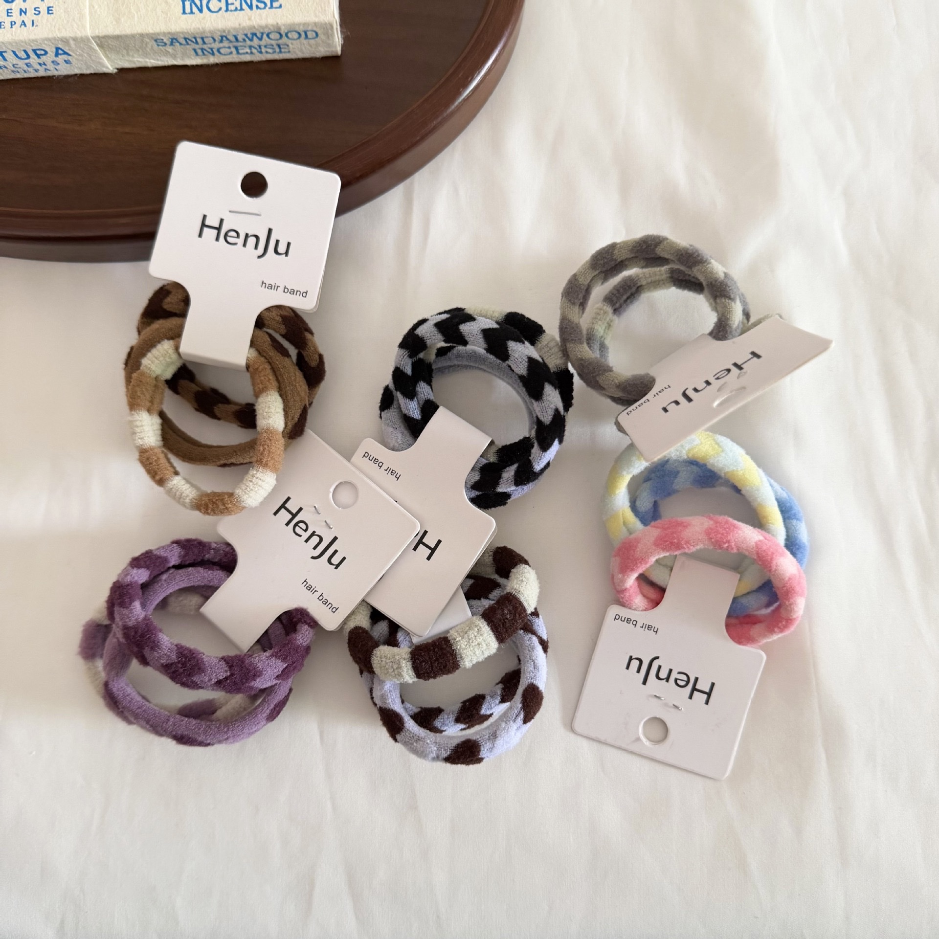 High-elasticity hair bands, braided hair ties, women's hair bands, versatile colors, and various ponytail beauty hair ties Application Scenario