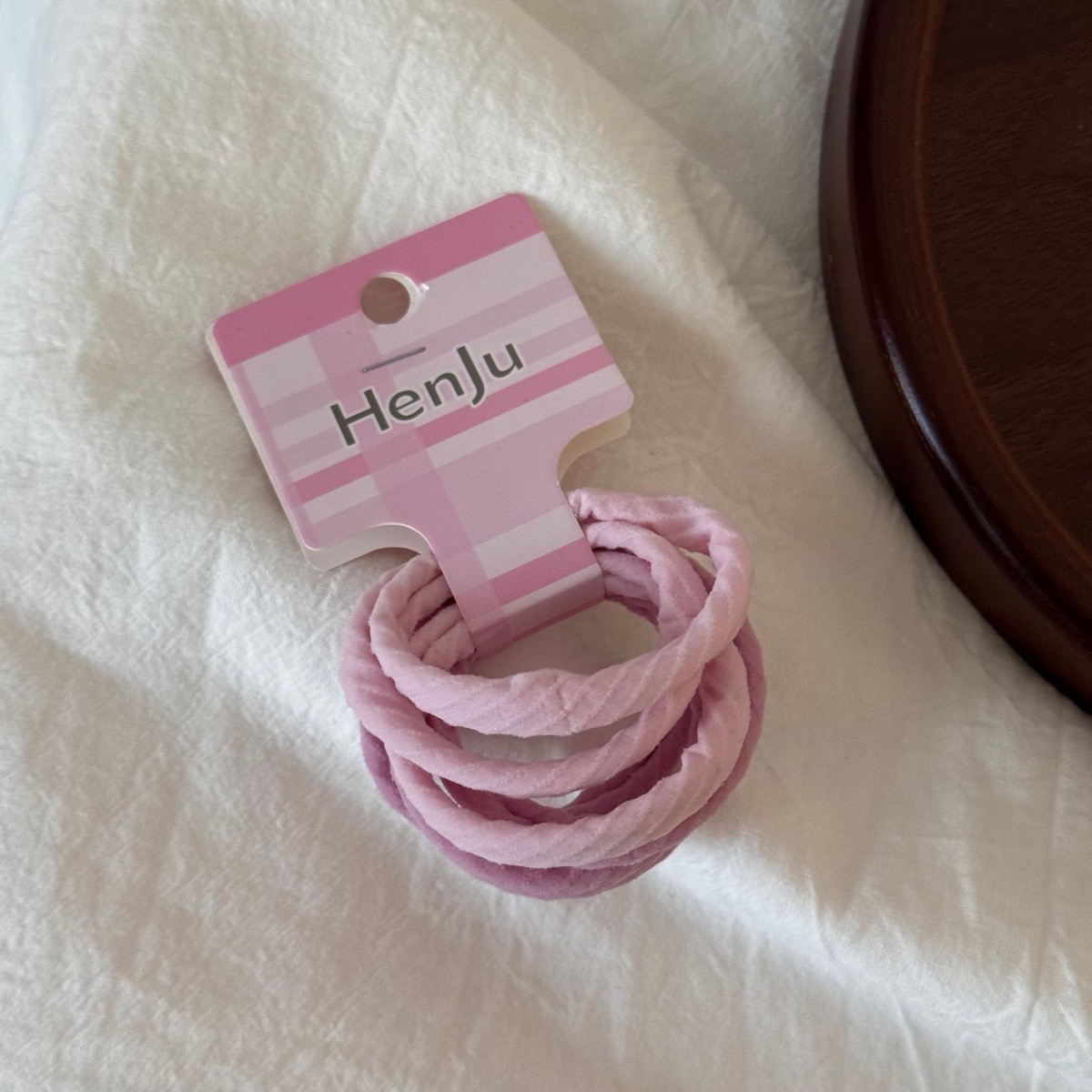 This set of hair band and headband is simple and versatile. The hair band and elastic rubber band headband accessory won't damage the hair band detail image 13