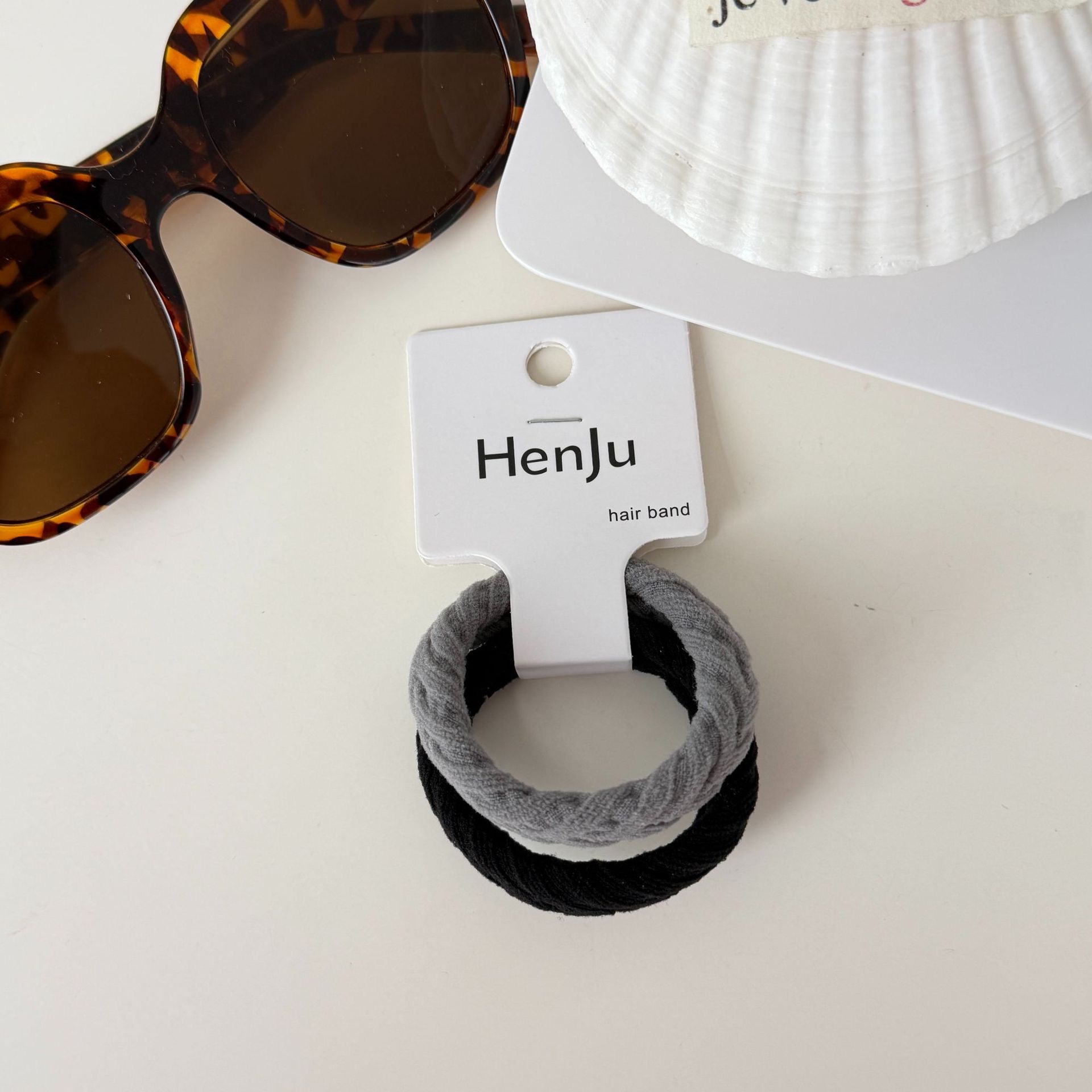 The simple and laid-back style basic towel hair band is available in multiple colors. It is highly elastic and durable, easily creating a daily atmosphere detail image 3