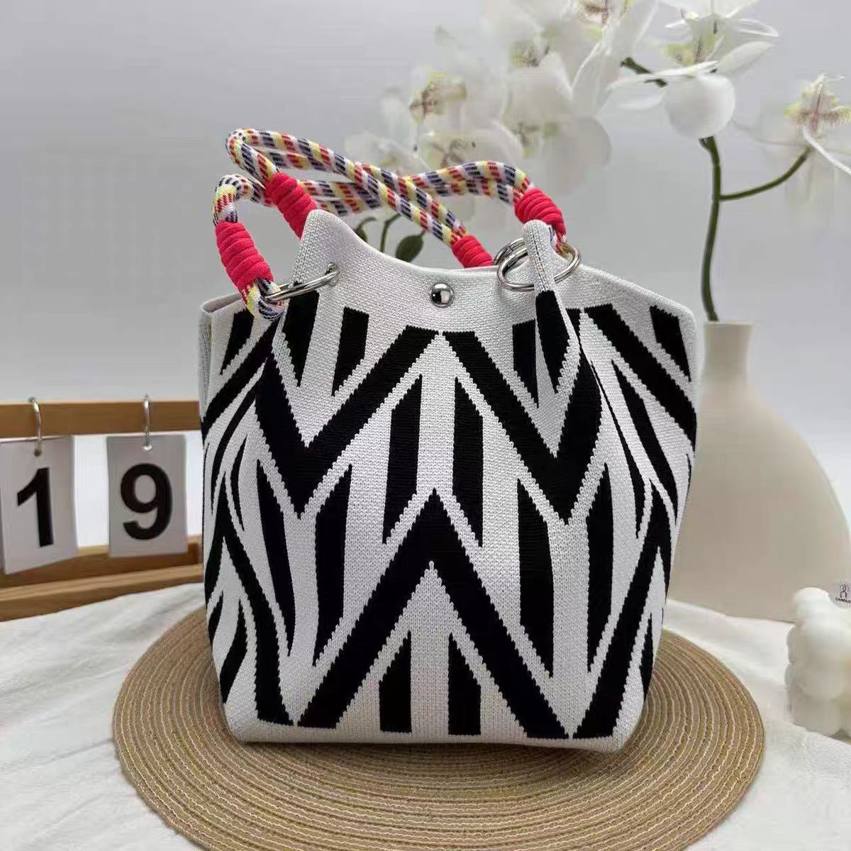 Knitted colored rope handbag, fashionable ladies' handbag, casual crossbody bag, multi-functional and versatile bag, trendy new leather goods detail image 8