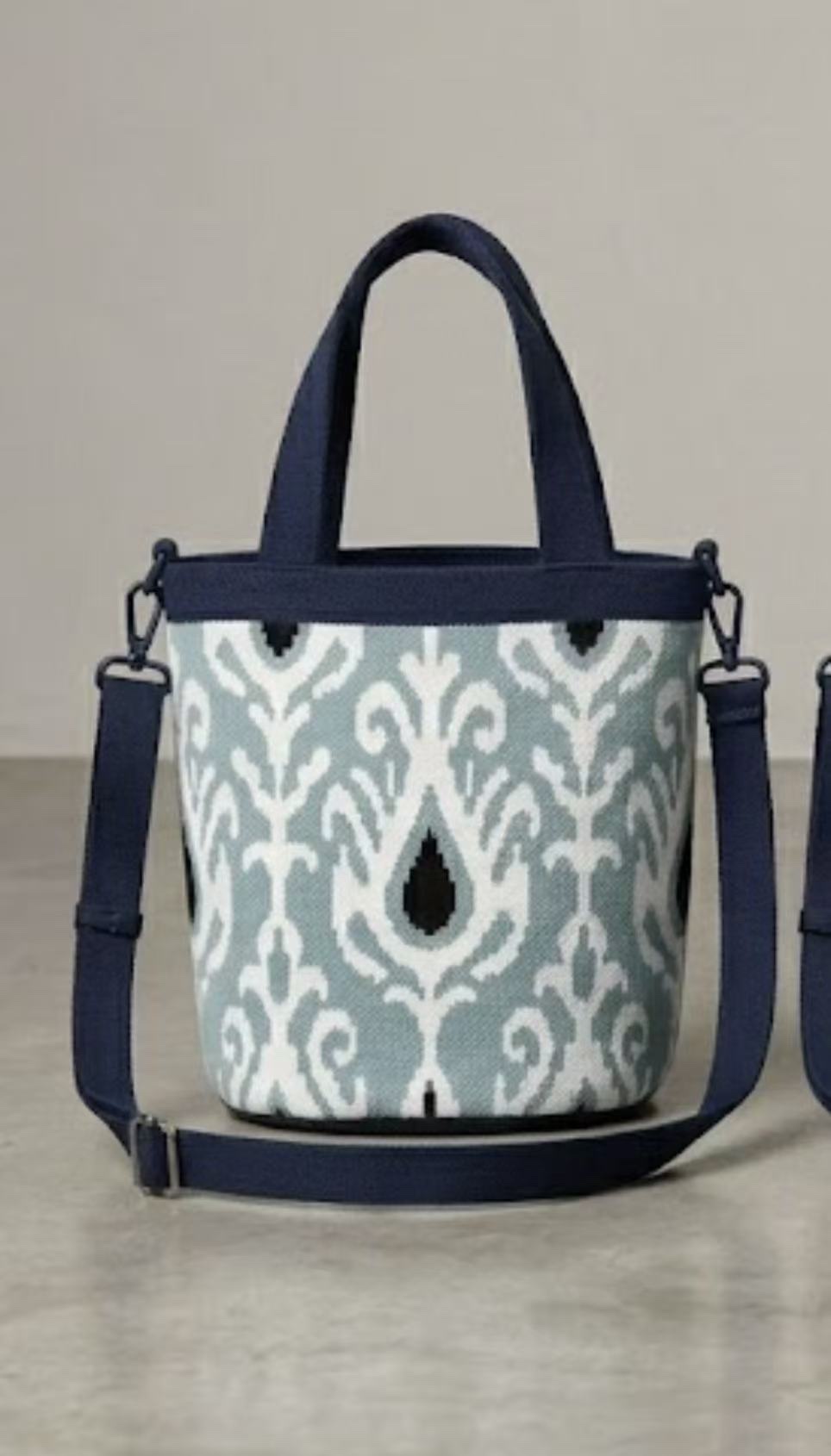Knitted handbags, fashionable ladies' handbags, casual and versatile shoulder bags, lightweight and large-capacity leather trendy bags, new recommendations for women's bags