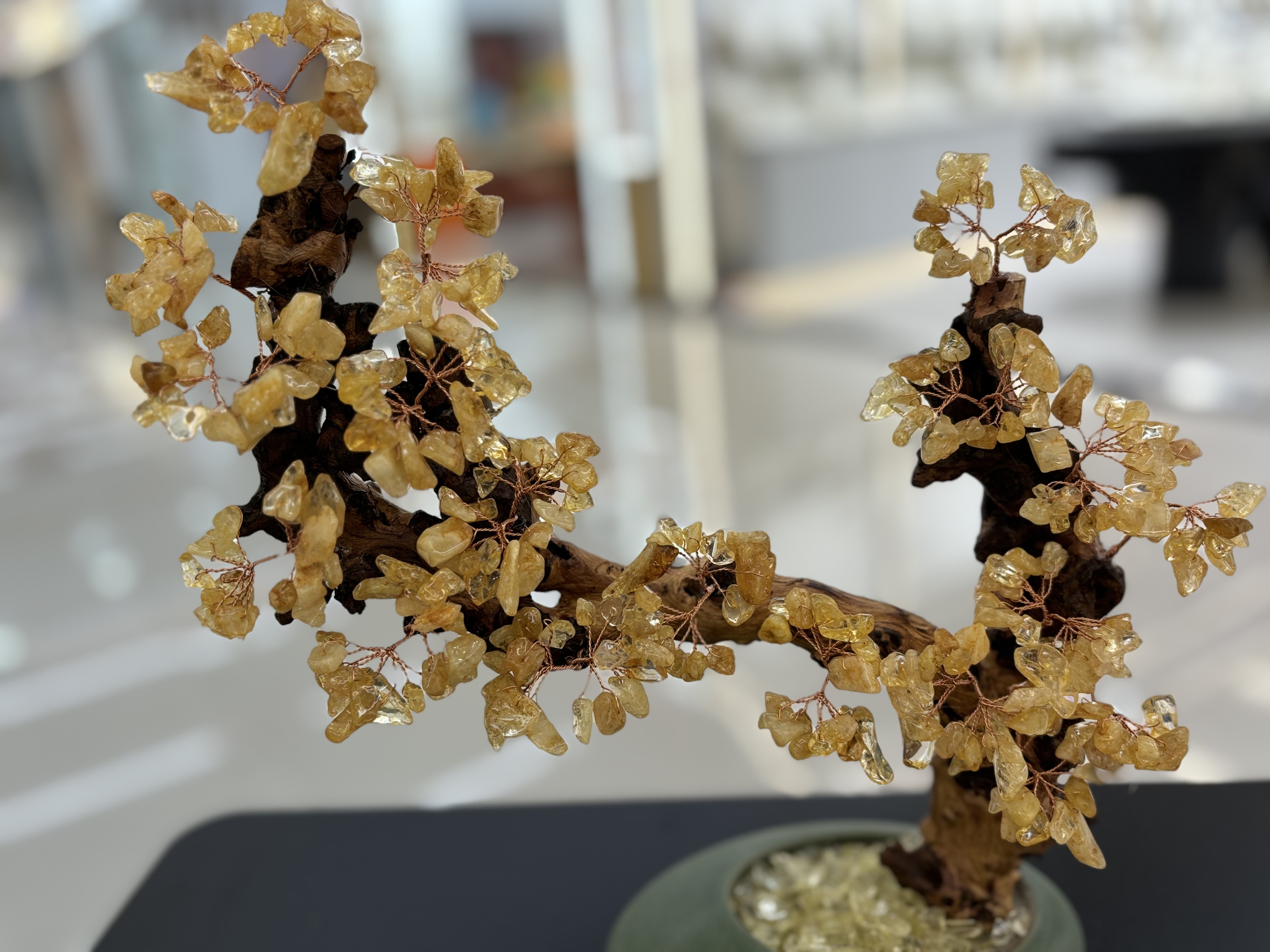 اشجار الكريستال الاصفر الطبيعية هي عبارة عن اشجار تزخر بالغاز البنفسجي في غرف المعيشة detail image 5