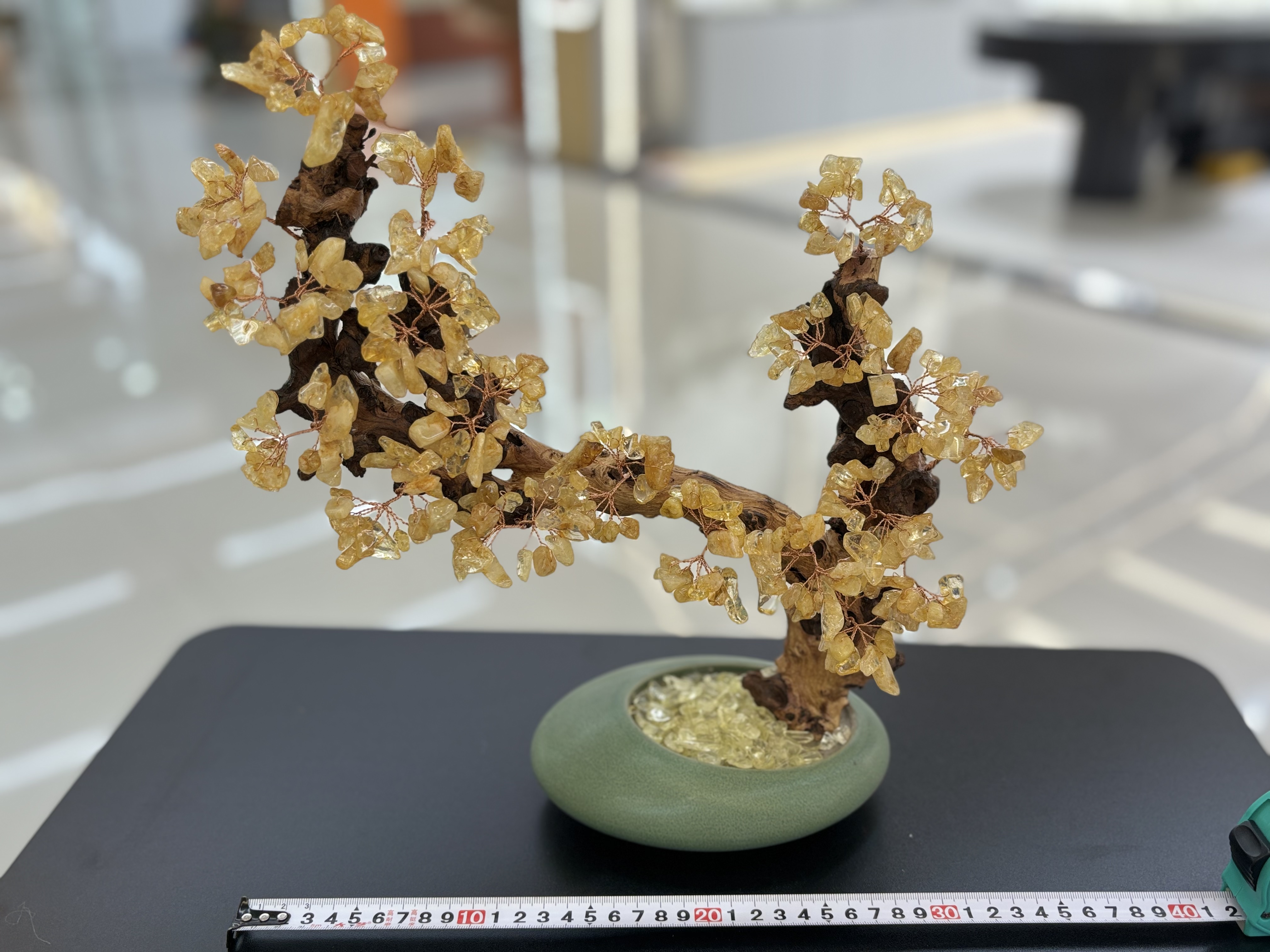 اشجار الكريستال الاصفر الطبيعية هي عبارة عن اشجار تزخر بالغاز البنفسجي في غرف المعيشة Specification image