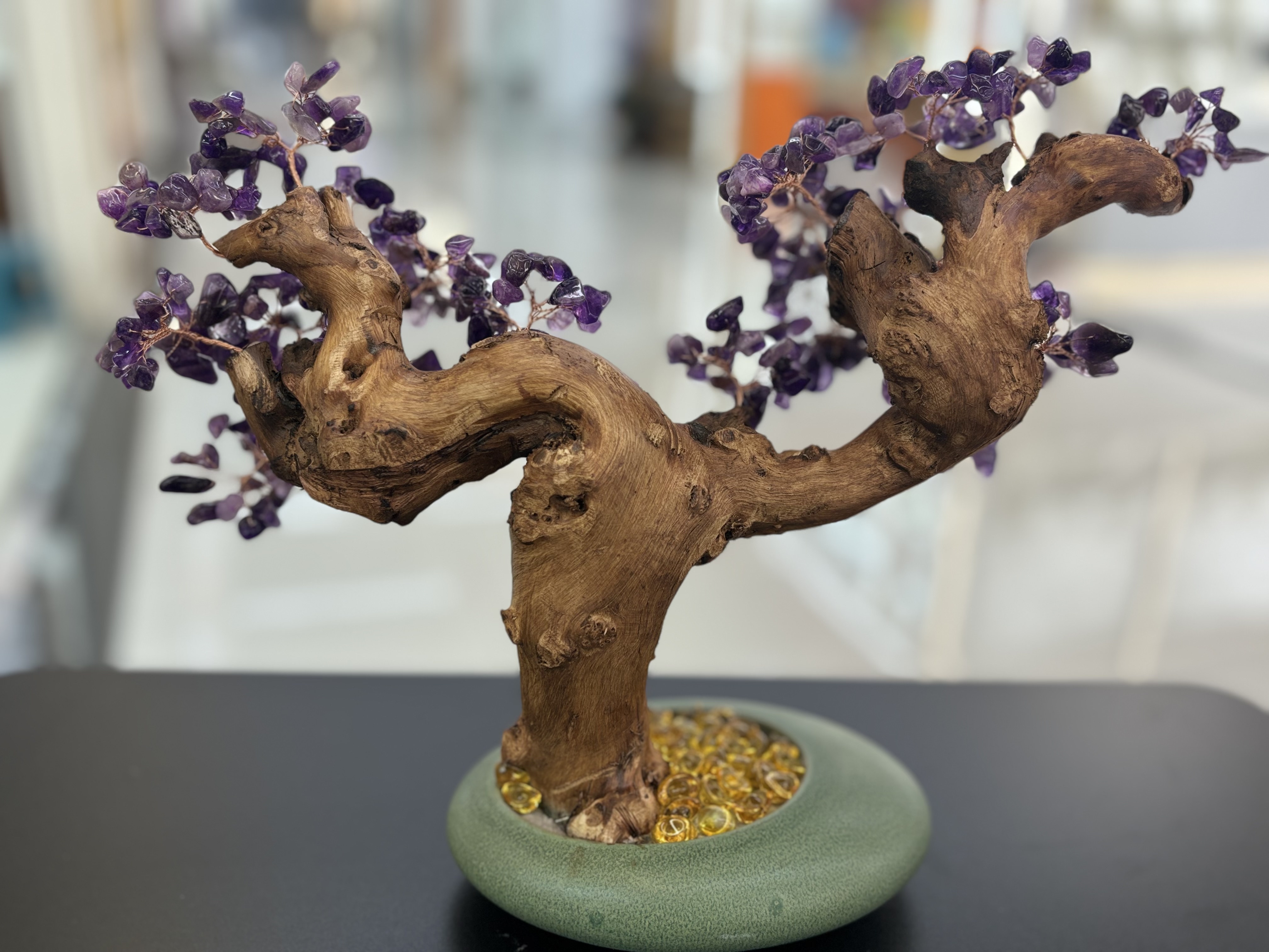 Natural amethyst tree ornaments for home living room, entrance hall, company front desk, attracting wealth, shaking money, warding off evil spirits, housewarming and opening ceremony gifts -16 Application Scenario
