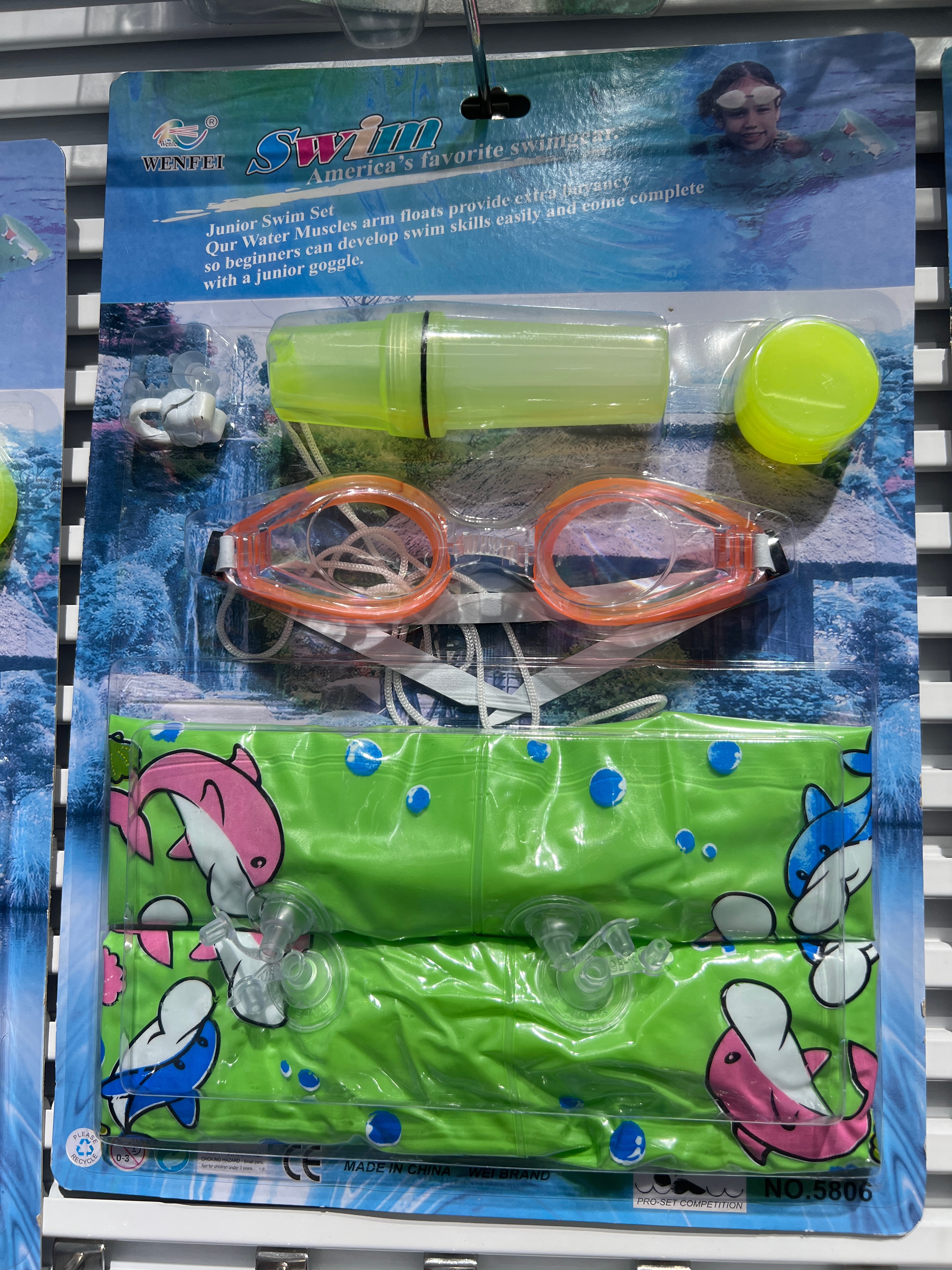 A safe, comfortable and colorful outdoor swimming and entertainment product for children and adults, suitable for beginners details Picture