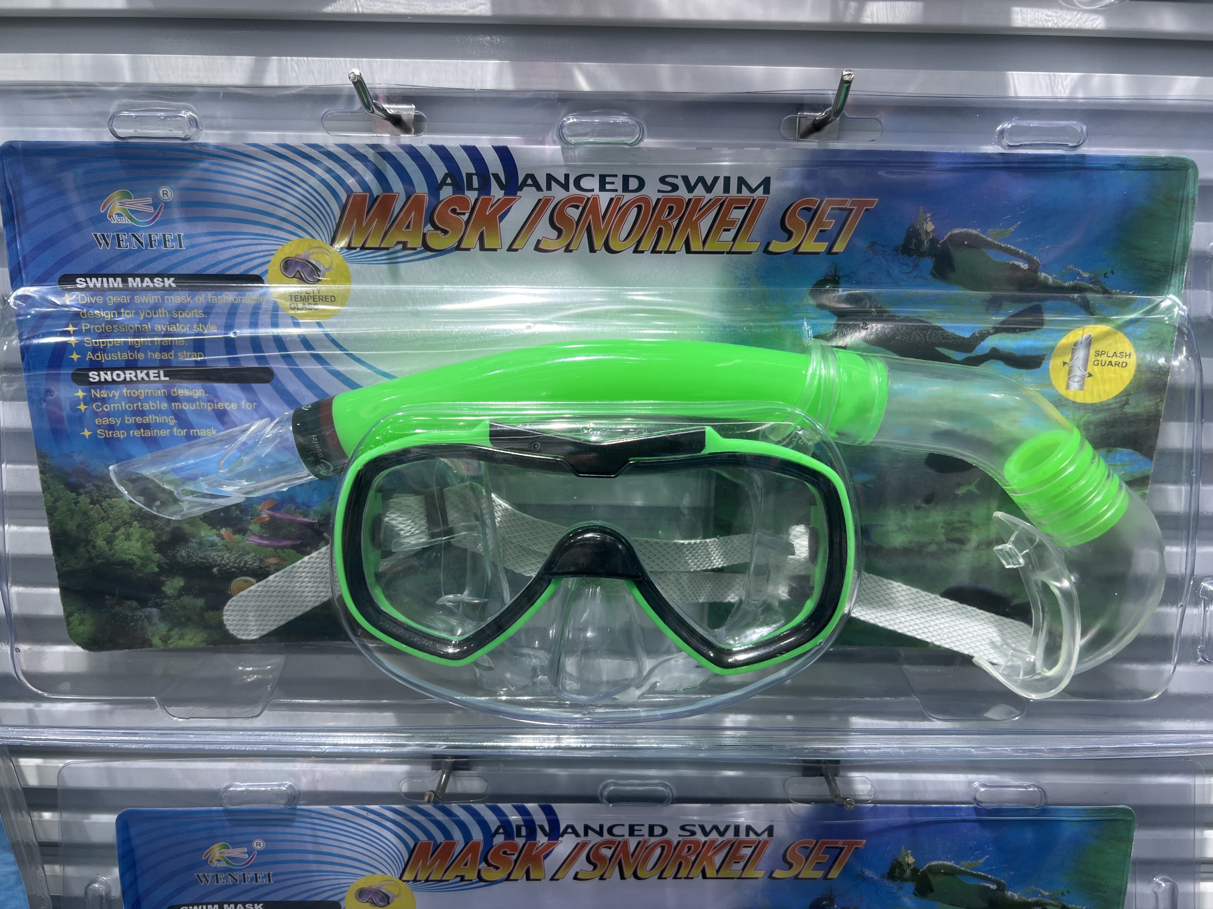 Adult large-sized snorkeling and snorkeling swimming AIDS with breathing tubes