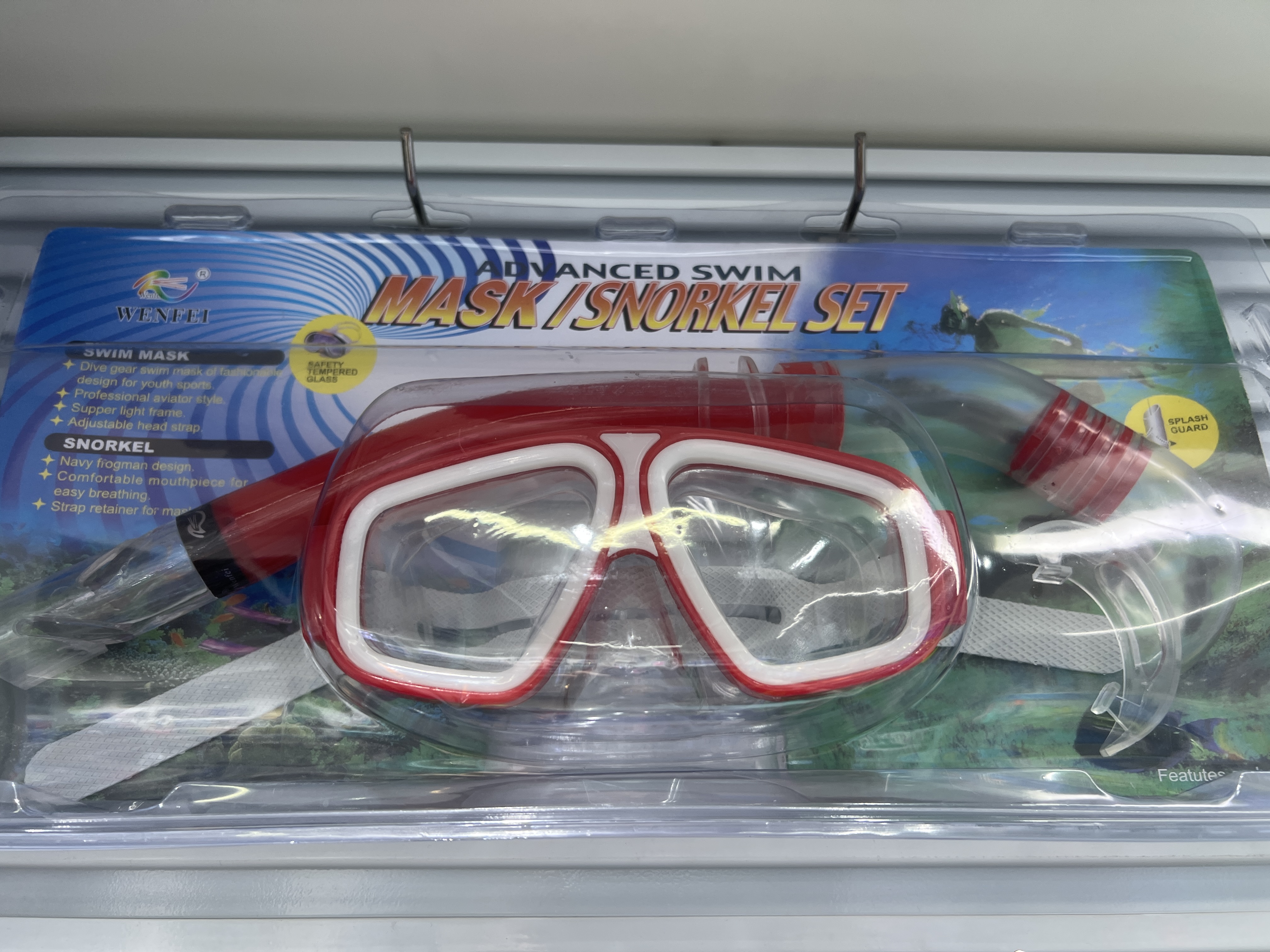 Swimming equipment, adult swimming sets, snorkeling and snorkeling belts, breathing tubes Application Scenario