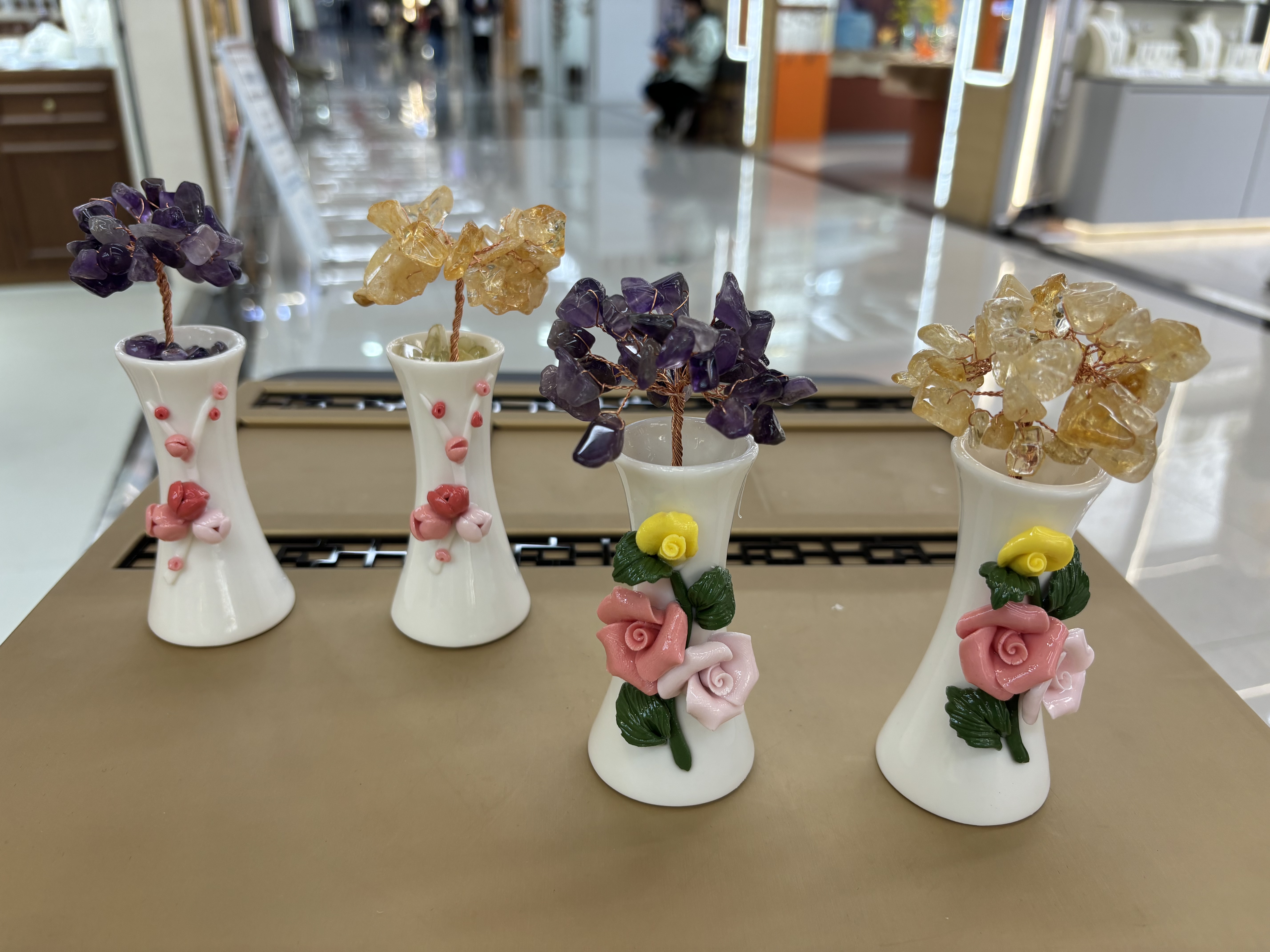 Natural yellow crystal money tree small ornament, pink and purple for attracting wealth, office good item, workstation healing desk creative gift -34 Application Scenario