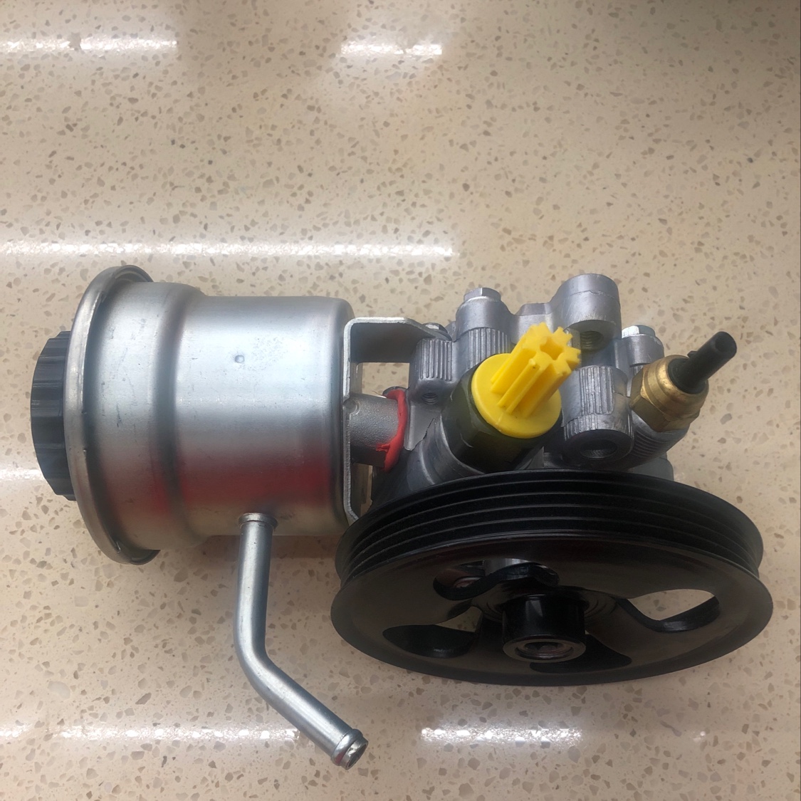 Toyota Innova TGN40, TGN41 Hilux, Toyota Hilux steering gear, power steering pump, power steering oil pump 44310-BZ010