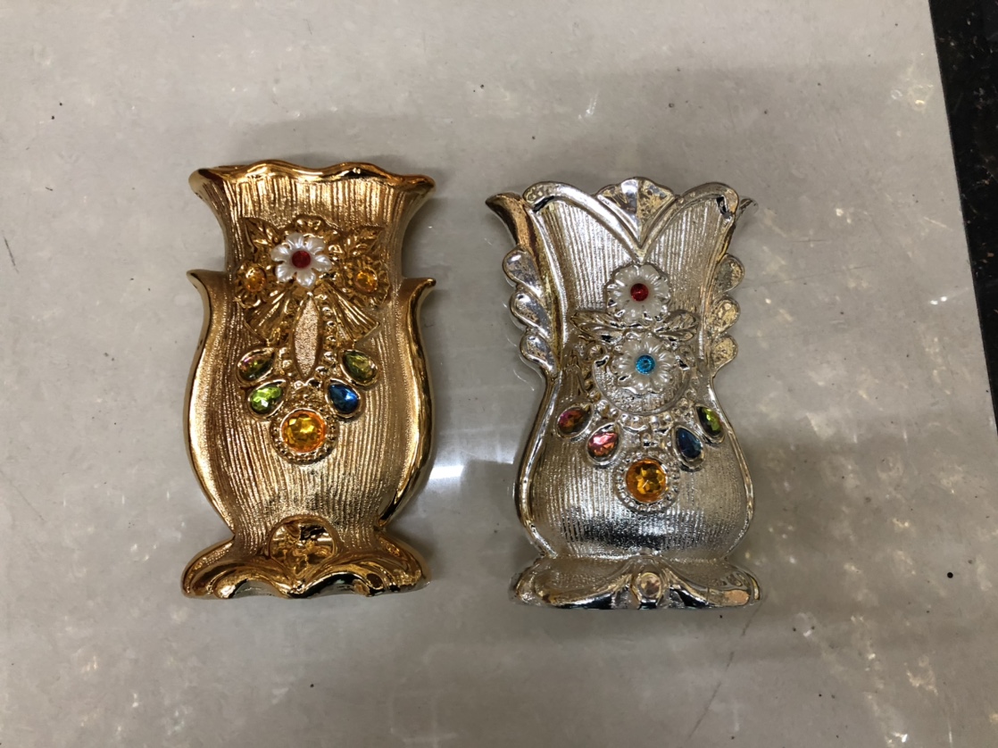 金色花瓶产品图