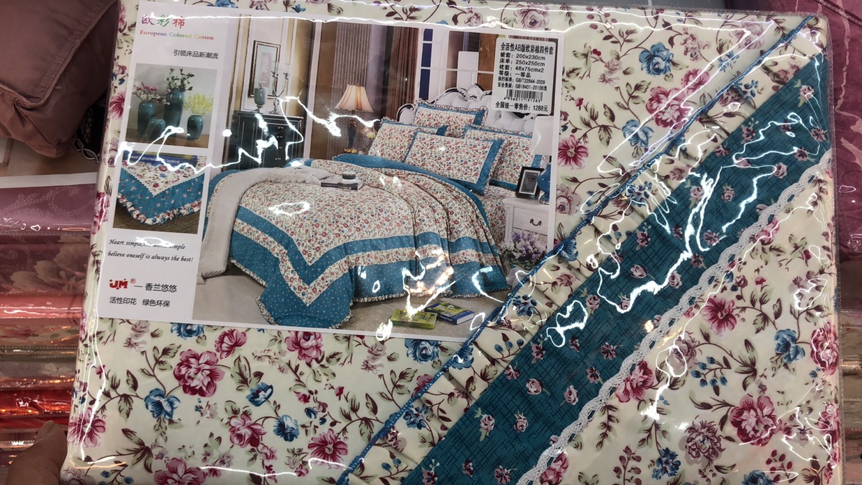 A four-piece set of fully reactive printed European-color cotton that does not pill or fall off! Choose 230 for the duvet cover, 250x250 for the bed sheet, and 48x74 for the pillowcase! There are still many more patterns and colors!