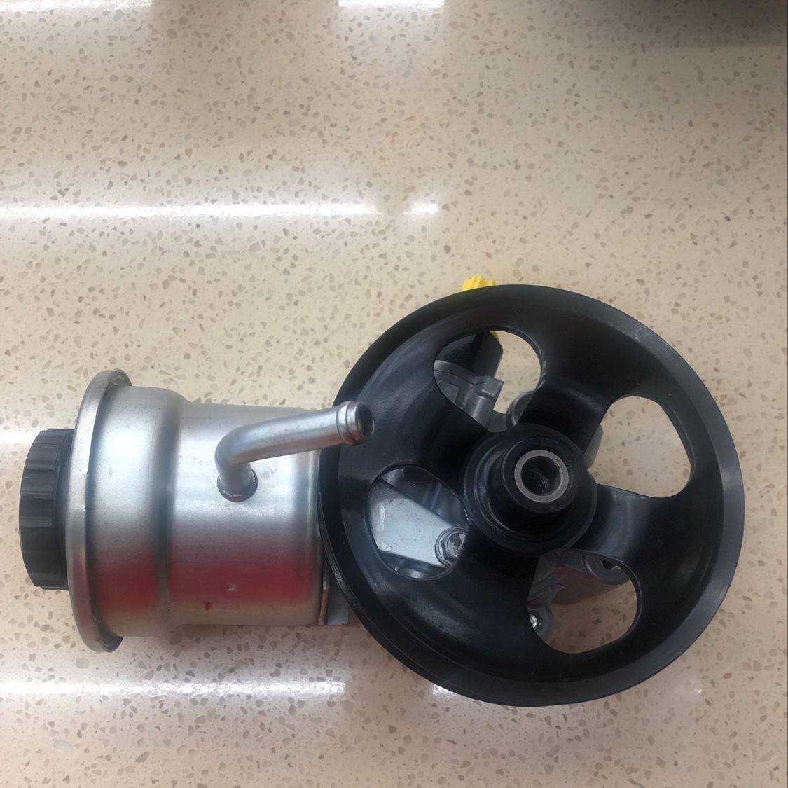 Toyota Innova TGN40, TGN41 Hilux, Toyota Hilux steering gear, power steering pump, power steering oil pump 44310-BZ010 details Picture