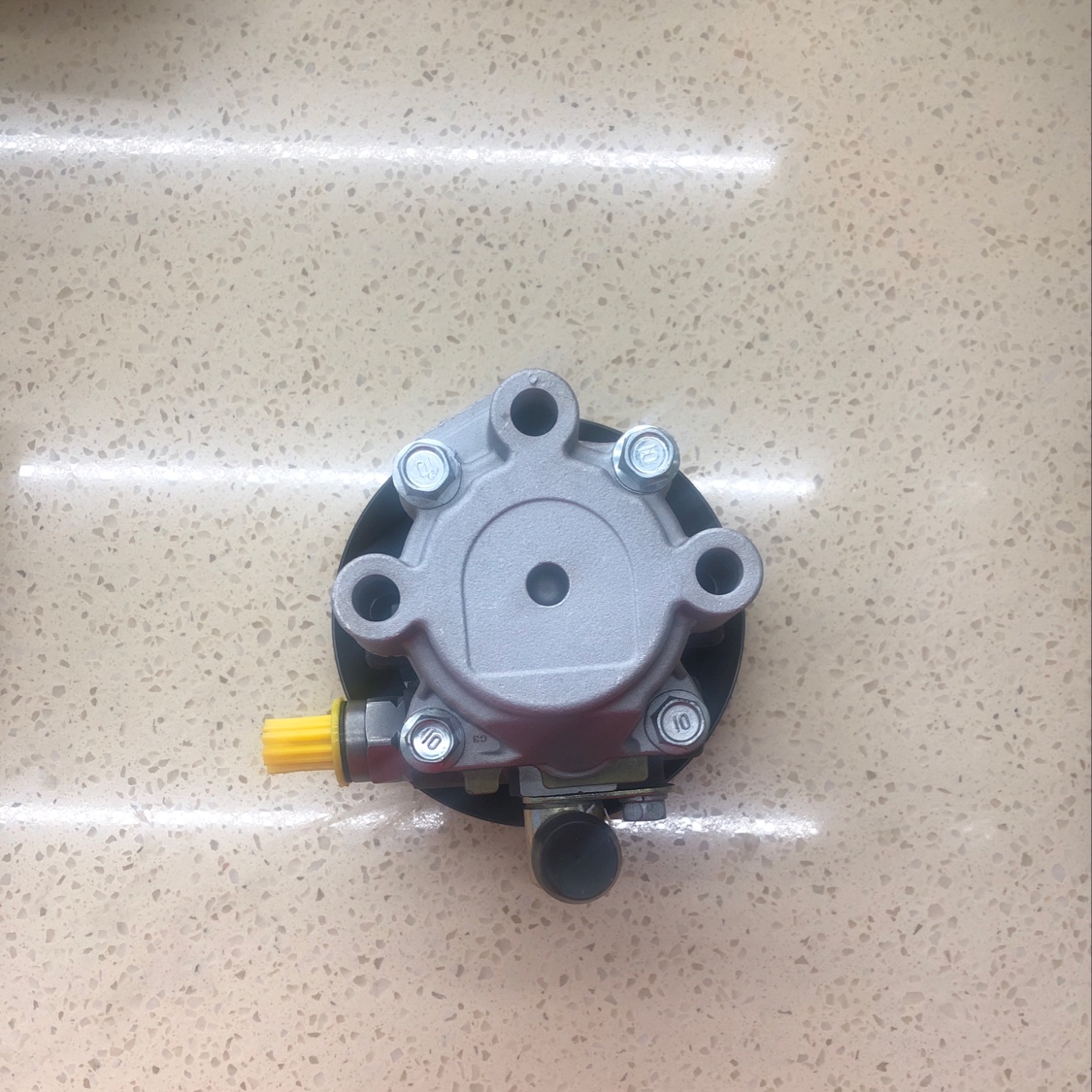 Toyota Hiace 3L Toyota Hiace Power Steering pump, power steering oil pump 44320-26073 Application Scenario