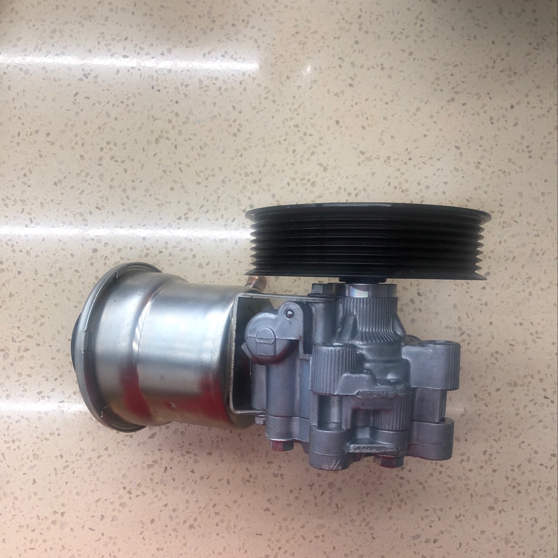 Toyota Land Cruiser 2700, Toyota steering gear, power steering pump, power steering oil pump 44310-60560 details Picture